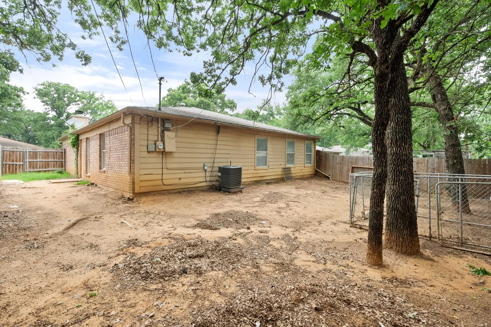 Single Family Residence For Rent in Tarrant County , 1217 Hidden Creek Drive, Mansfield, Texas 76063, 3 Bedroom, 2 Bathroom, 2 Garage spaces, 1,388 Sqft, built in 1987, mls#21398722, Real Estate Agent in Mansfield, Homes For Rent in Tarrant county, Homes For Rent in Mansfield, Realtor in Mansfield Texas, Real Estate Brokerage Independent Realty Texas, Luminita Cordes Realtor