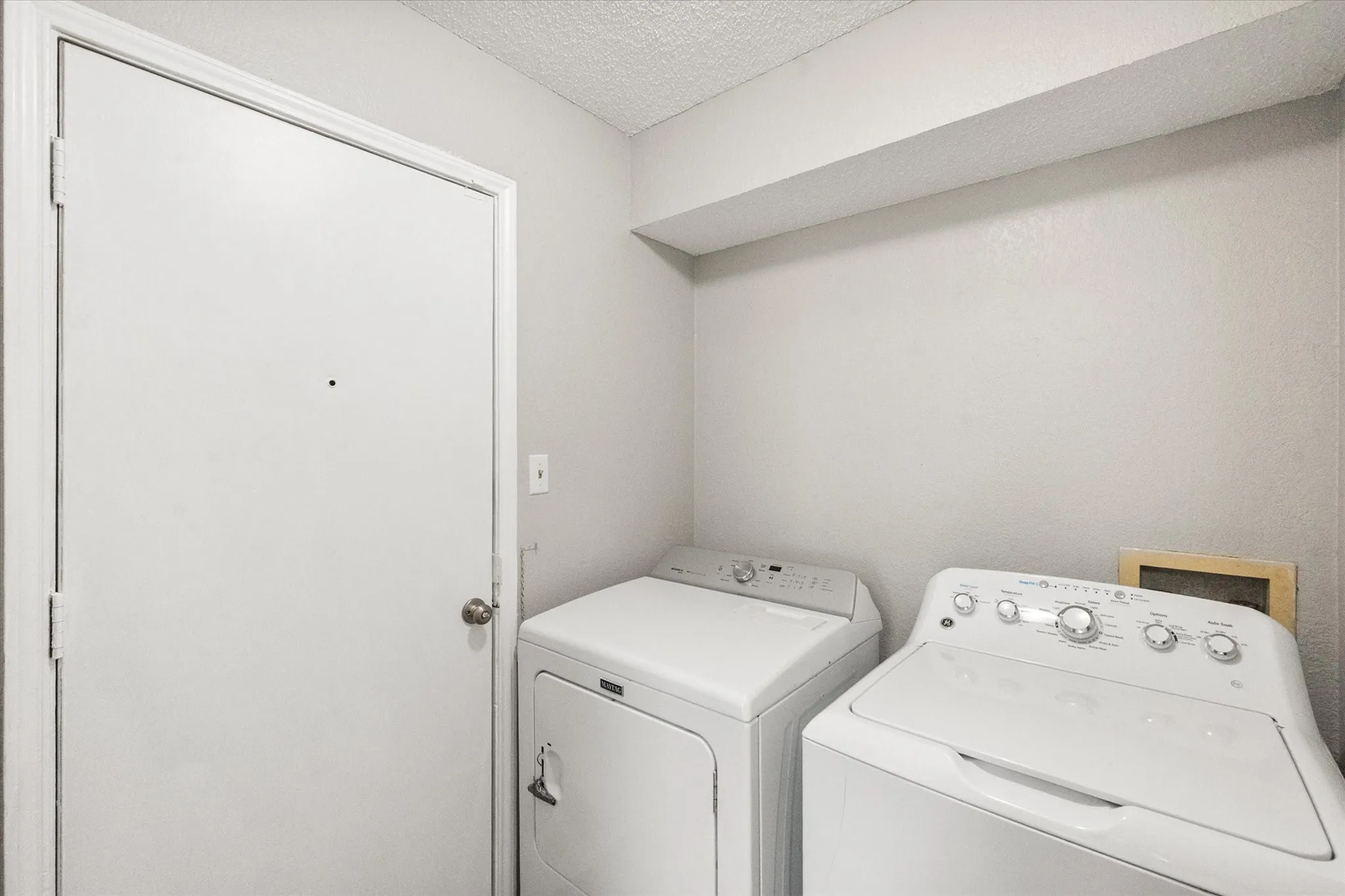 Single Family Residence For Rent in Tarrant County , 1217 Hidden Creek Drive, Mansfield, Texas 76063, 3 Bedroom, 2 Bathroom, 2 Garage spaces, 1,388 Sqft, built in 1987, mls#21398722, Real Estate Agent in Mansfield, Homes For Rent in Tarrant county, Homes For Rent in Mansfield, Realtor in Mansfield Texas, Real Estate Brokerage Independent Realty Texas, Luminita Cordes Realtor