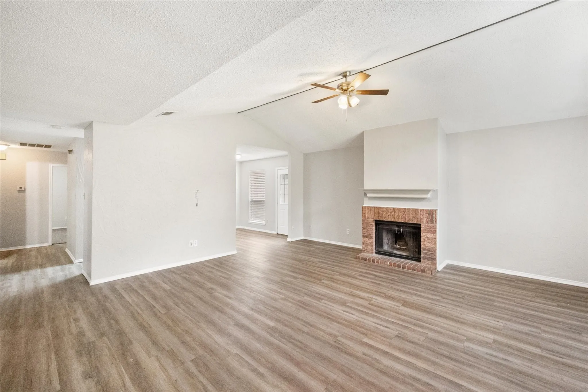 Single Family Residence For Rent in Tarrant County , 1217 Hidden Creek Drive, Mansfield, Texas 76063, 3 Bedroom, 2 Bathroom, 2 Garage spaces, 1,388 Sqft, built in 1987, mls#21398722, Real Estate Agent in Mansfield, Homes For Rent in Tarrant county, Homes For Rent in Mansfield, Realtor in Mansfield Texas, Real Estate Brokerage Independent Realty Texas, Luminita Cordes Realtor