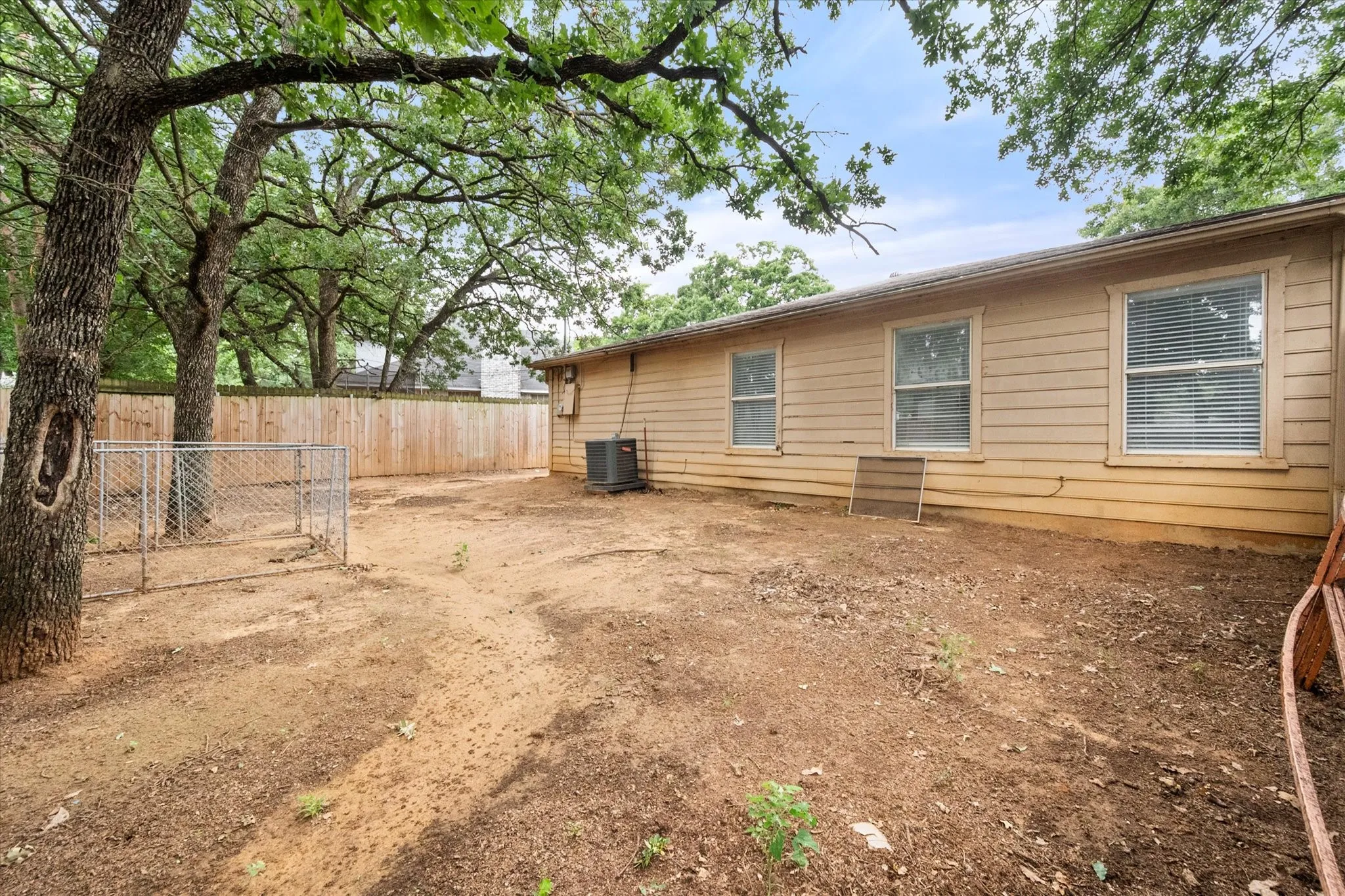 Single Family Residence For Rent in Tarrant County , 1217 Hidden Creek Drive, Mansfield, Texas 76063, 3 Bedroom, 2 Bathroom, 2 Garage spaces, 1,388 Sqft, built in 1987, mls#21398722, Real Estate Agent in Mansfield, Homes For Rent in Tarrant county, Homes For Rent in Mansfield, Realtor in Mansfield Texas, Real Estate Brokerage Independent Realty Texas, Luminita Cordes Realtor