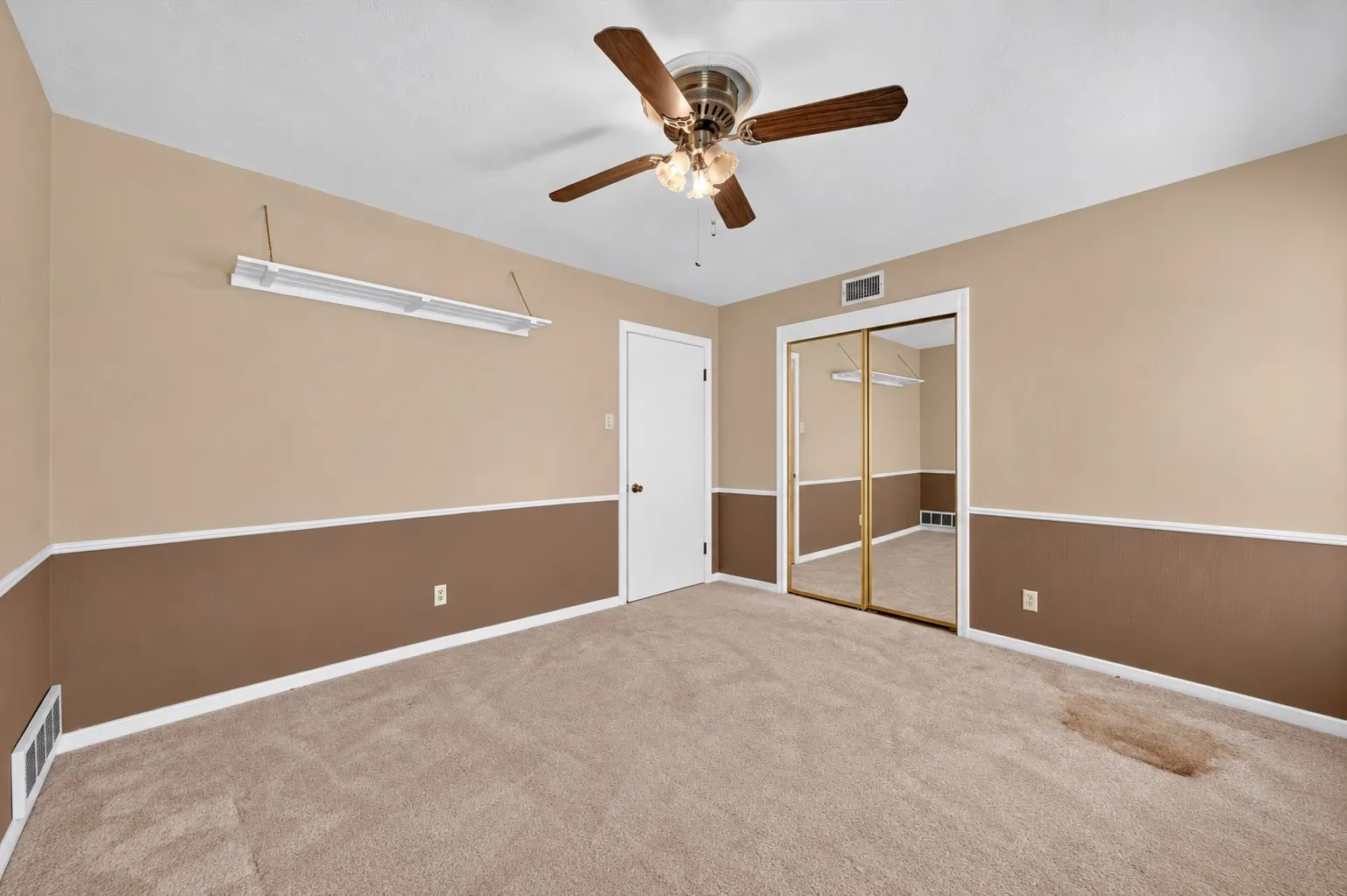 Single Family Residence For Sale in Dallas County , 11630 Tuscany Way, Dallas, Texas 75218, 3 Bedroom, 2 Bathroom, 1 Garage spaces, 1,953 Sqft, built in 1955, mls#21397741, Real Estate Agent in Dallas, Homes For Sale in Dallas county, Homes For Sale in Dallas, Realtor in Dallas Texas, Real Estate Brokerage Independent Realty Texas, Luminita Cordes Realtor