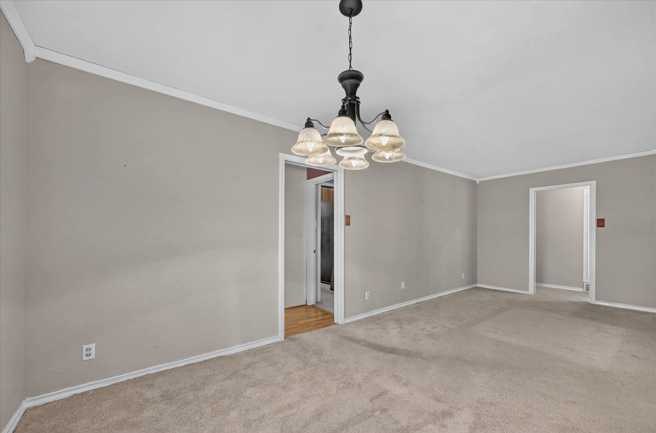 Single Family Residence For Sale in Dallas County , 11630 Tuscany Way, Dallas, Texas 75218, 3 Bedroom, 2 Bathroom, 1 Garage spaces, 1,953 Sqft, built in 1955, mls#21397741, Real Estate Agent in Dallas, Homes For Sale in Dallas county, Homes For Sale in Dallas, Realtor in Dallas Texas, Real Estate Brokerage Independent Realty Texas, Luminita Cordes Realtor