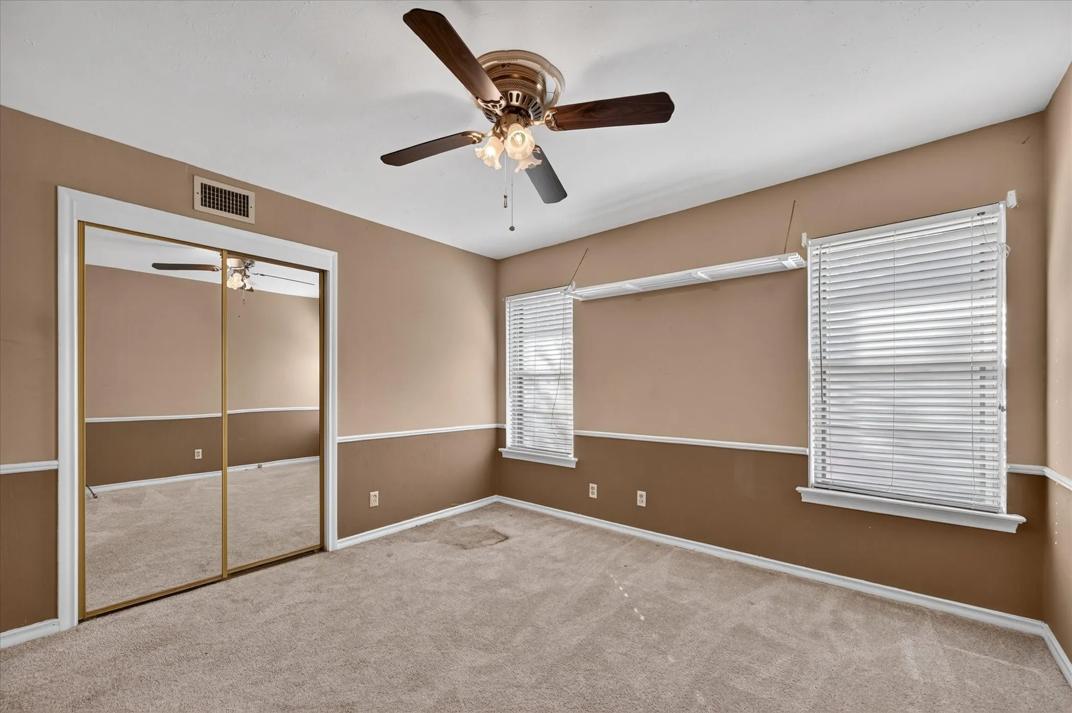 Single Family Residence For Sale in Dallas County , 11630 Tuscany Way, Dallas, Texas 75218, 3 Bedroom, 2 Bathroom, 1 Garage spaces, 1,953 Sqft, built in 1955, mls#21397741, Real Estate Agent in Dallas, Homes For Sale in Dallas county, Homes For Sale in Dallas, Realtor in Dallas Texas, Real Estate Brokerage Independent Realty Texas, Luminita Cordes Realtor
