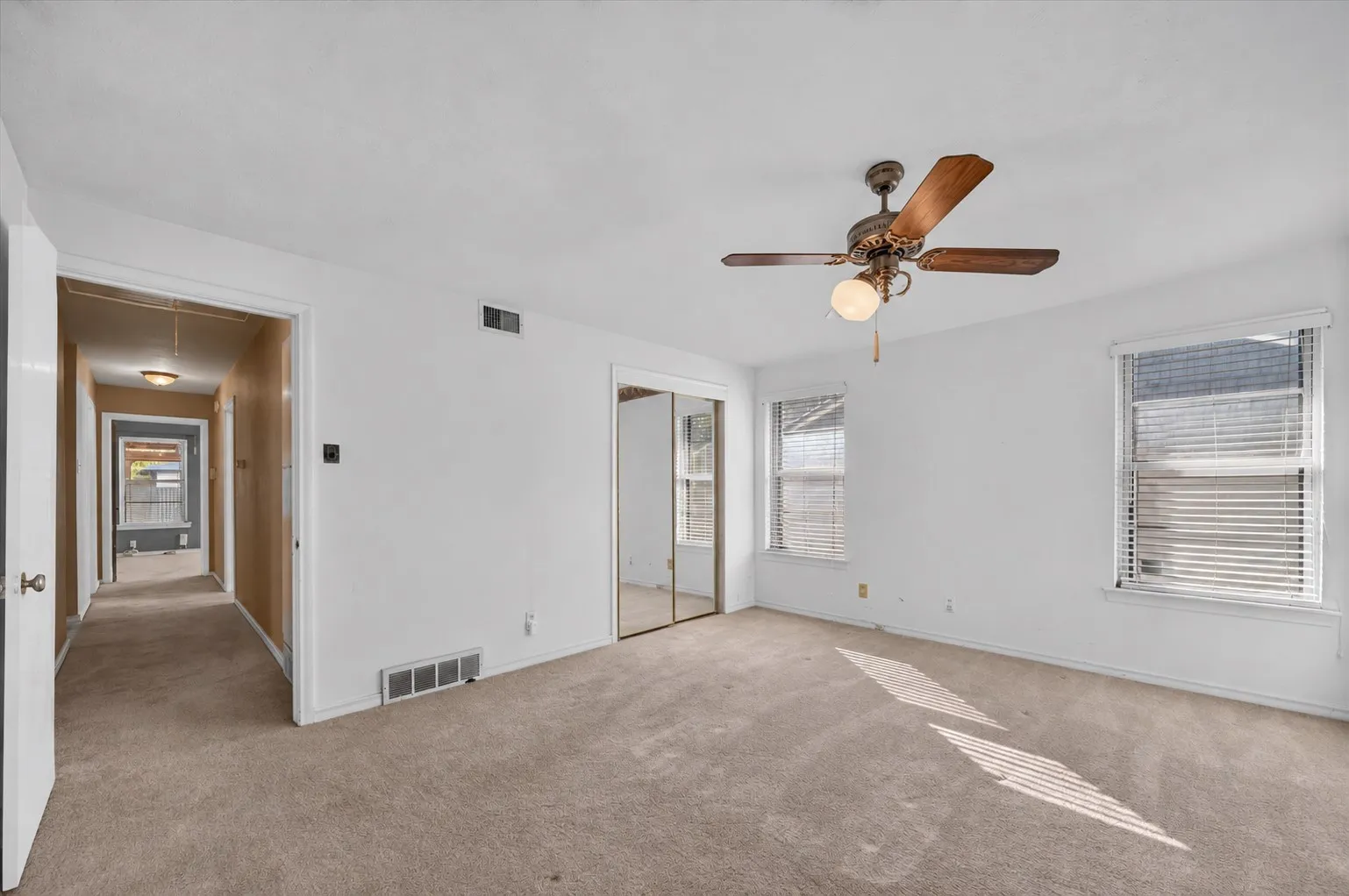 Single Family Residence For Sale in Dallas County , 11630 Tuscany Way, Dallas, Texas 75218, 3 Bedroom, 2 Bathroom, 1 Garage spaces, 1,953 Sqft, built in 1955, mls#21397741, Real Estate Agent in Dallas, Homes For Sale in Dallas county, Homes For Sale in Dallas, Realtor in Dallas Texas, Real Estate Brokerage Independent Realty Texas, Luminita Cordes Realtor