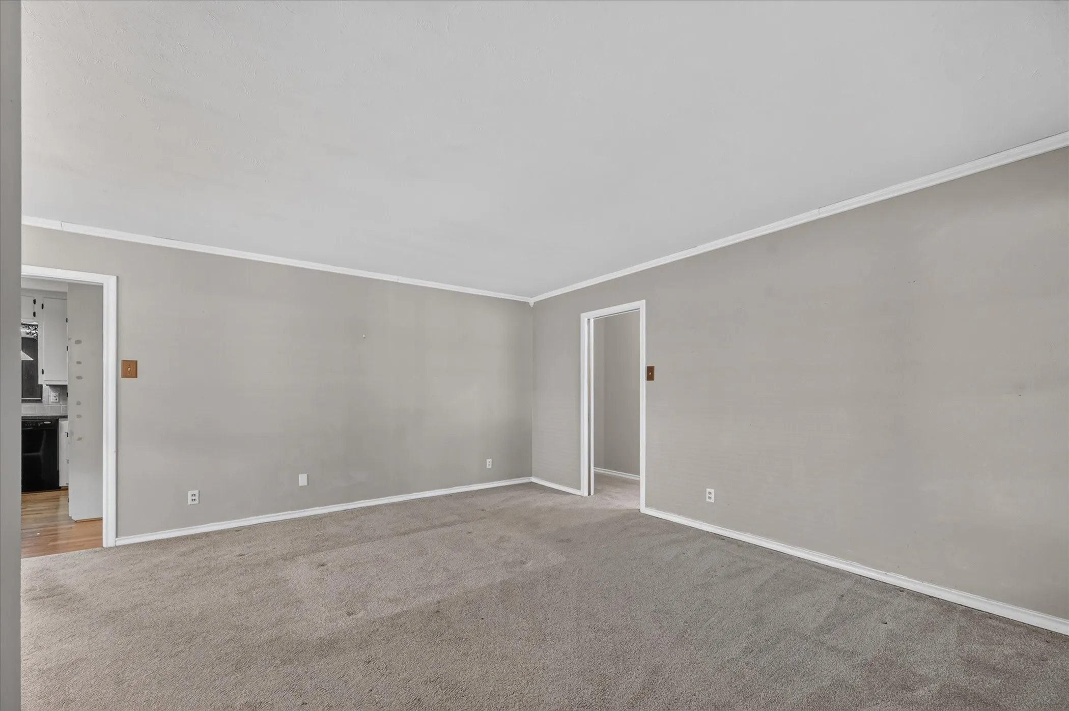 Single Family Residence For Sale in Dallas County , 11630 Tuscany Way, Dallas, Texas 75218, 3 Bedroom, 2 Bathroom, 1 Garage spaces, 1,953 Sqft, built in 1955, mls#21397741, Real Estate Agent in Dallas, Homes For Sale in Dallas county, Homes For Sale in Dallas, Realtor in Dallas Texas, Real Estate Brokerage Independent Realty Texas, Luminita Cordes Realtor