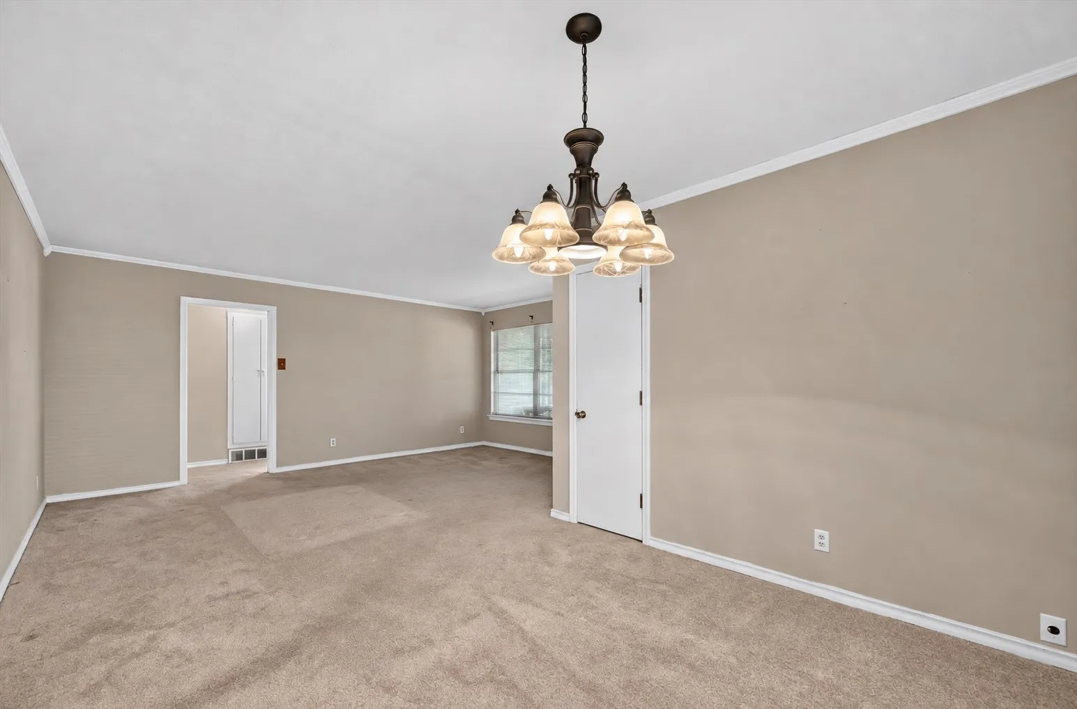 Single Family Residence For Sale in Dallas County , 11630 Tuscany Way, Dallas, Texas 75218, 3 Bedroom, 2 Bathroom, 1 Garage spaces, 1,953 Sqft, built in 1955, mls#21397741, Real Estate Agent in Dallas, Homes For Sale in Dallas county, Homes For Sale in Dallas, Realtor in Dallas Texas, Real Estate Brokerage Independent Realty Texas, Luminita Cordes Realtor