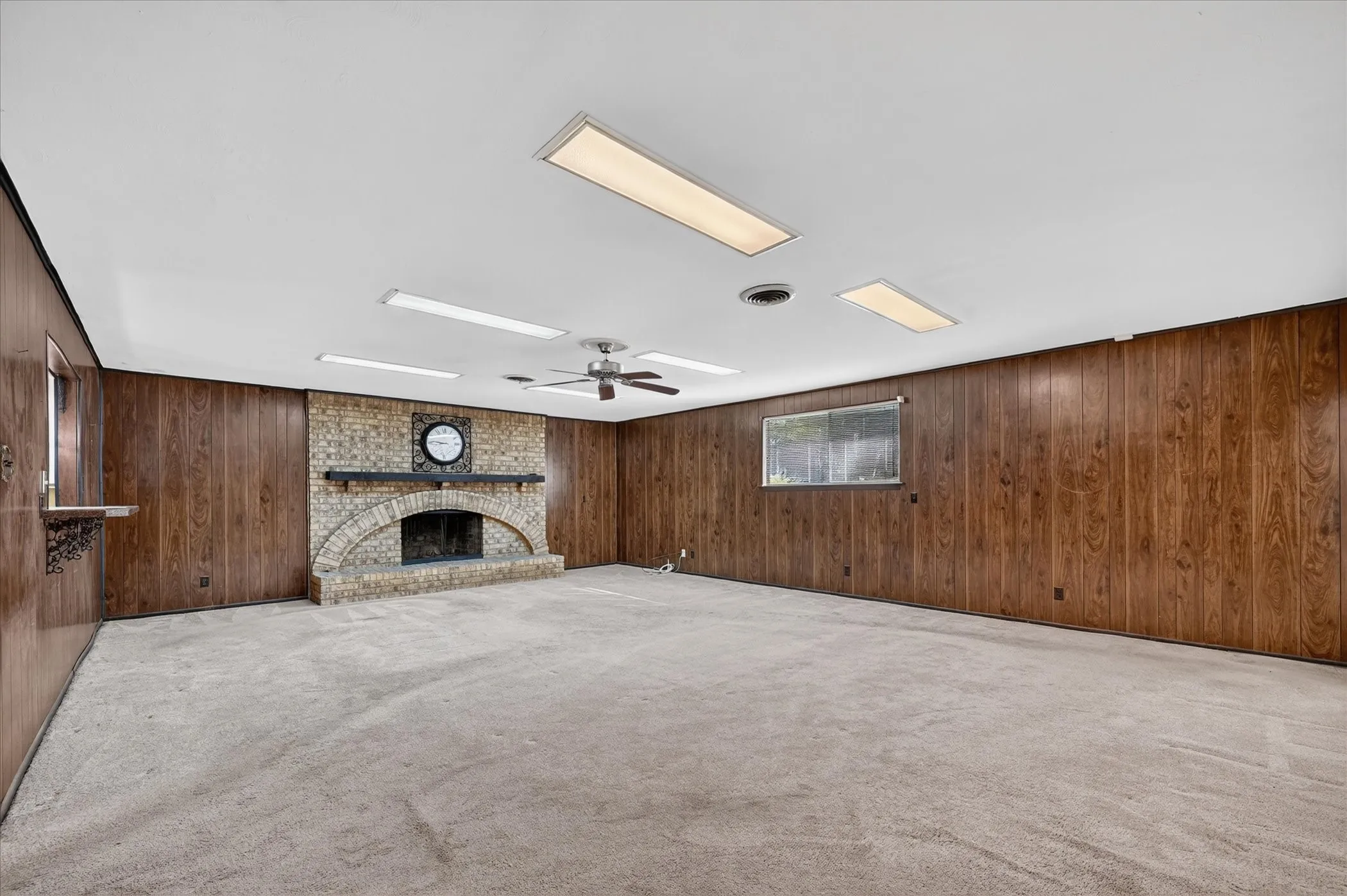 Single Family Residence For Sale in Dallas County , 11630 Tuscany Way, Dallas, Texas 75218, 3 Bedroom, 2 Bathroom, 1 Garage spaces, 1,953 Sqft, built in 1955, mls#21397741, Real Estate Agent in Dallas, Homes For Sale in Dallas county, Homes For Sale in Dallas, Realtor in Dallas Texas, Real Estate Brokerage Independent Realty Texas, Luminita Cordes Realtor
