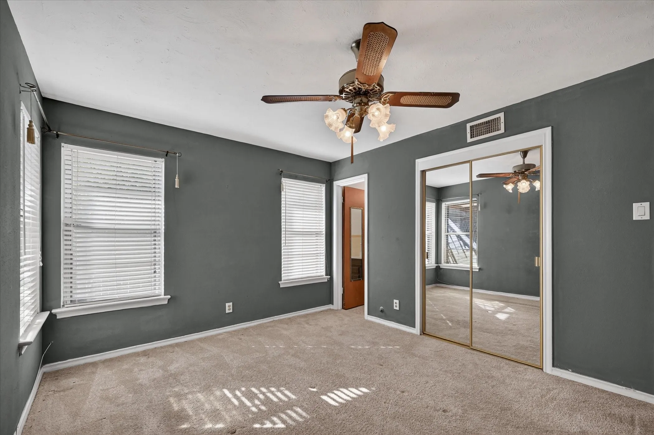 Single Family Residence For Sale in Dallas County , 11630 Tuscany Way, Dallas, Texas 75218, 3 Bedroom, 2 Bathroom, 1 Garage spaces, 1,953 Sqft, built in 1955, mls#21397741, Real Estate Agent in Dallas, Homes For Sale in Dallas county, Homes For Sale in Dallas, Realtor in Dallas Texas, Real Estate Brokerage Independent Realty Texas, Luminita Cordes Realtor