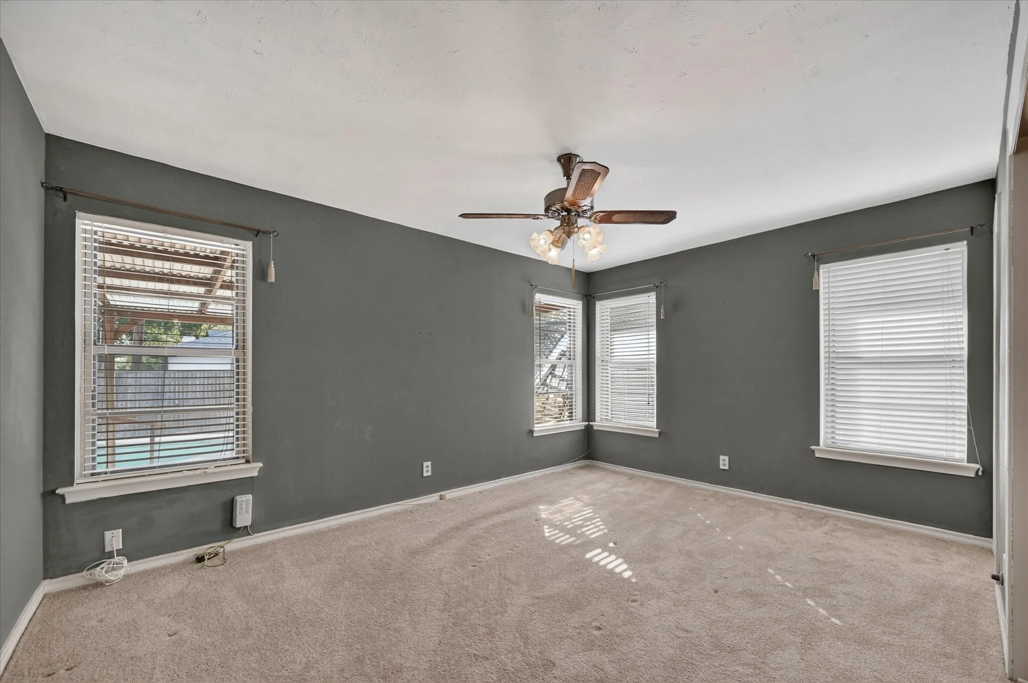 Single Family Residence For Sale in Dallas County , 11630 Tuscany Way, Dallas, Texas 75218, 3 Bedroom, 2 Bathroom, 1 Garage spaces, 1,953 Sqft, built in 1955, mls#21397741, Real Estate Agent in Dallas, Homes For Sale in Dallas county, Homes For Sale in Dallas, Realtor in Dallas Texas, Real Estate Brokerage Independent Realty Texas, Luminita Cordes Realtor