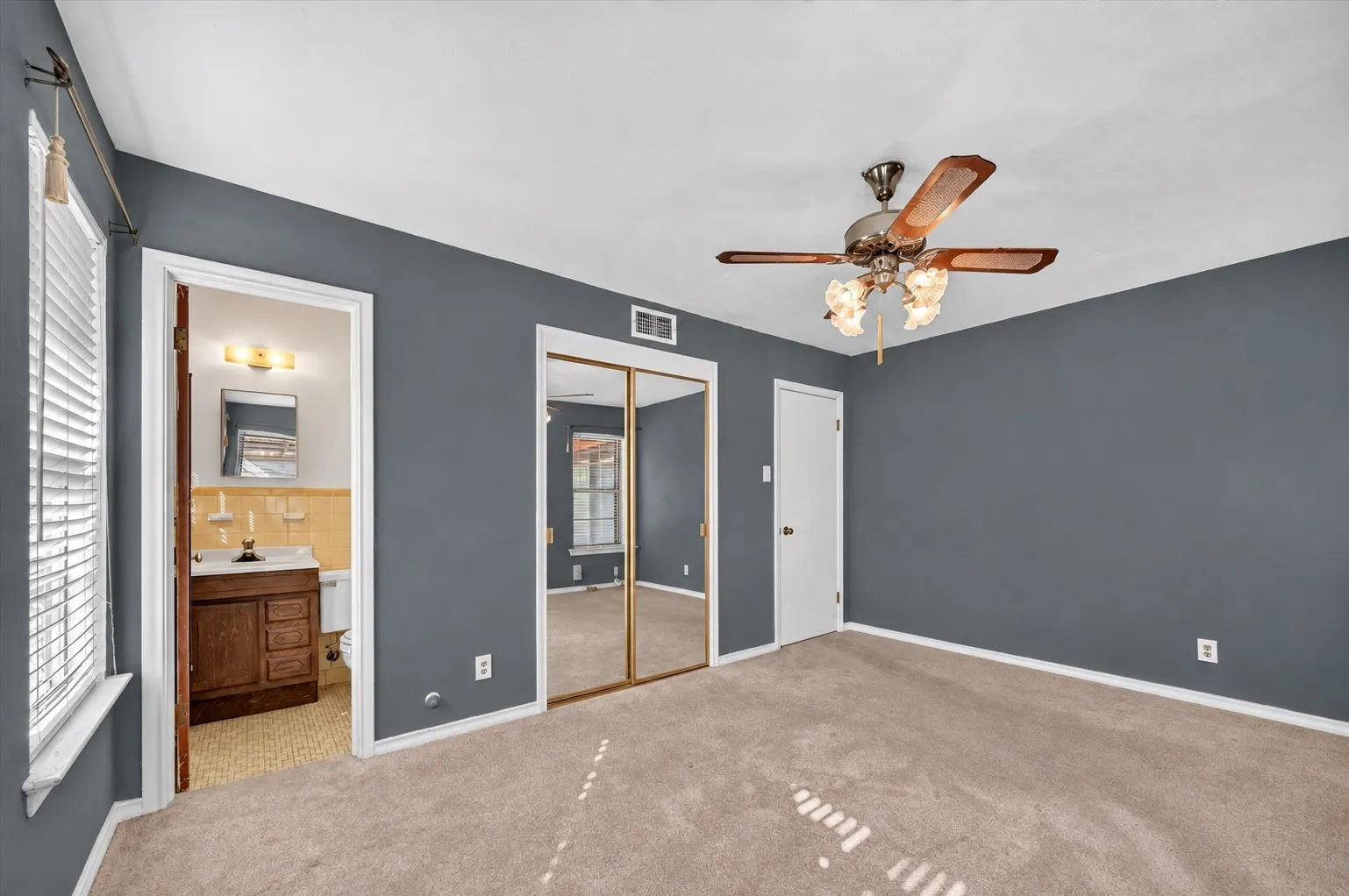 Single Family Residence For Sale in Dallas County , 11630 Tuscany Way, Dallas, Texas 75218, 3 Bedroom, 2 Bathroom, 1 Garage spaces, 1,953 Sqft, built in 1955, mls#21397741, Real Estate Agent in Dallas, Homes For Sale in Dallas county, Homes For Sale in Dallas, Realtor in Dallas Texas, Real Estate Brokerage Independent Realty Texas, Luminita Cordes Realtor