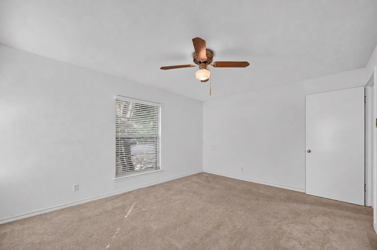 Single Family Residence For Sale in Dallas County , 11630 Tuscany Way, Dallas, Texas 75218, 3 Bedroom, 2 Bathroom, 1 Garage spaces, 1,953 Sqft, built in 1955, mls#21397741, Real Estate Agent in Dallas, Homes For Sale in Dallas county, Homes For Sale in Dallas, Realtor in Dallas Texas, Real Estate Brokerage Independent Realty Texas, Luminita Cordes Realtor