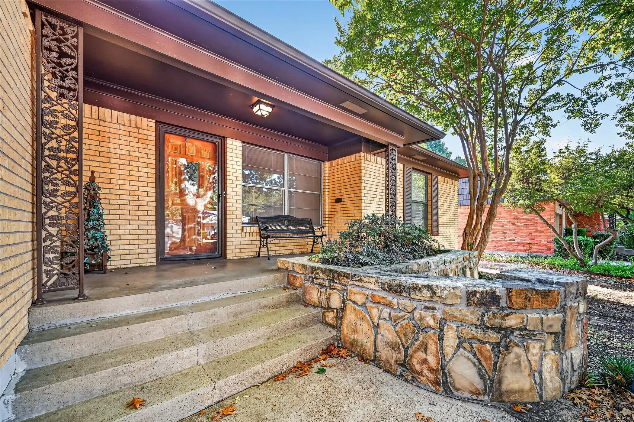 Single Family Residence For Sale in Dallas County , 11630 Tuscany Way, Dallas, Texas 75218, 3 Bedroom, 2 Bathroom, 1 Garage spaces, 1,953 Sqft, built in 1955, mls#21397741, Real Estate Agent in Dallas, Homes For Sale in Dallas county, Homes For Sale in Dallas, Realtor in Dallas Texas, Real Estate Brokerage Independent Realty Texas, Luminita Cordes Realtor