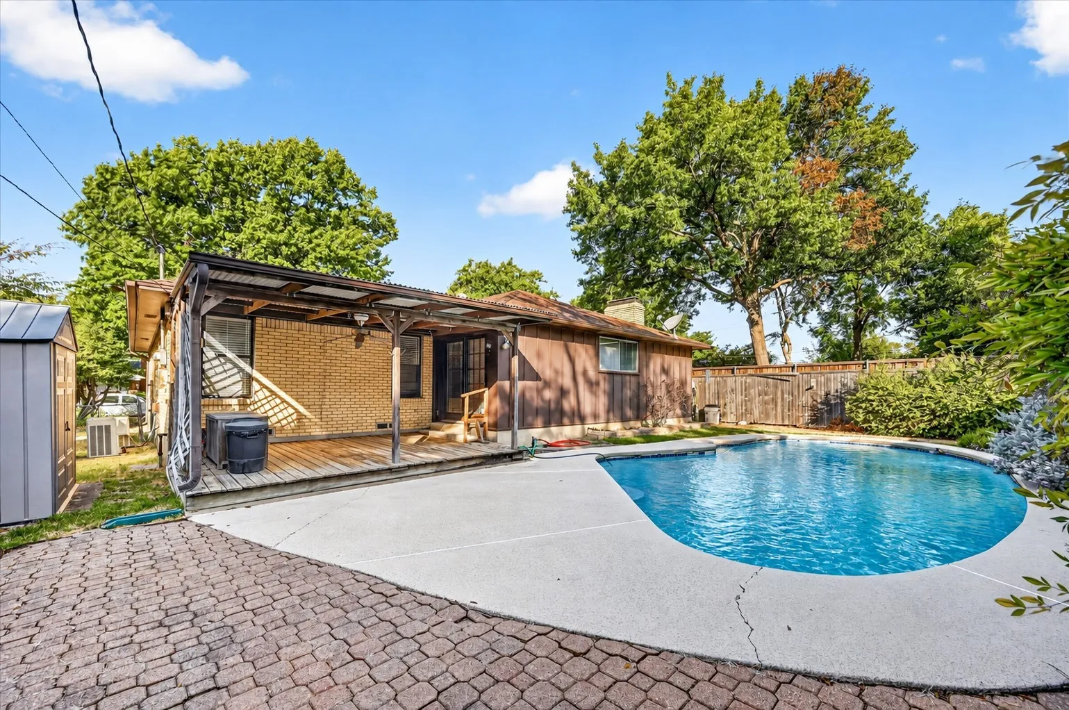 Single Family Residence For Sale in Dallas County , 11630 Tuscany Way, Dallas, Texas 75218, 3 Bedroom, 2 Bathroom, 1 Garage spaces, 1,953 Sqft, built in 1955, mls#21397741, Real Estate Agent in Dallas, Homes For Sale in Dallas county, Homes For Sale in Dallas, Realtor in Dallas Texas, Real Estate Brokerage Independent Realty Texas, Luminita Cordes Realtor
