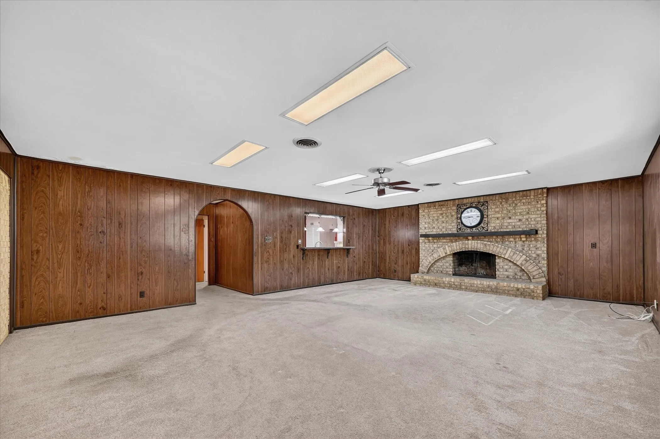 Single Family Residence For Sale in Dallas County , 11630 Tuscany Way, Dallas, Texas 75218, 3 Bedroom, 2 Bathroom, 1 Garage spaces, 1,953 Sqft, built in 1955, mls#21397741, Real Estate Agent in Dallas, Homes For Sale in Dallas county, Homes For Sale in Dallas, Realtor in Dallas Texas, Real Estate Brokerage Independent Realty Texas, Luminita Cordes Realtor