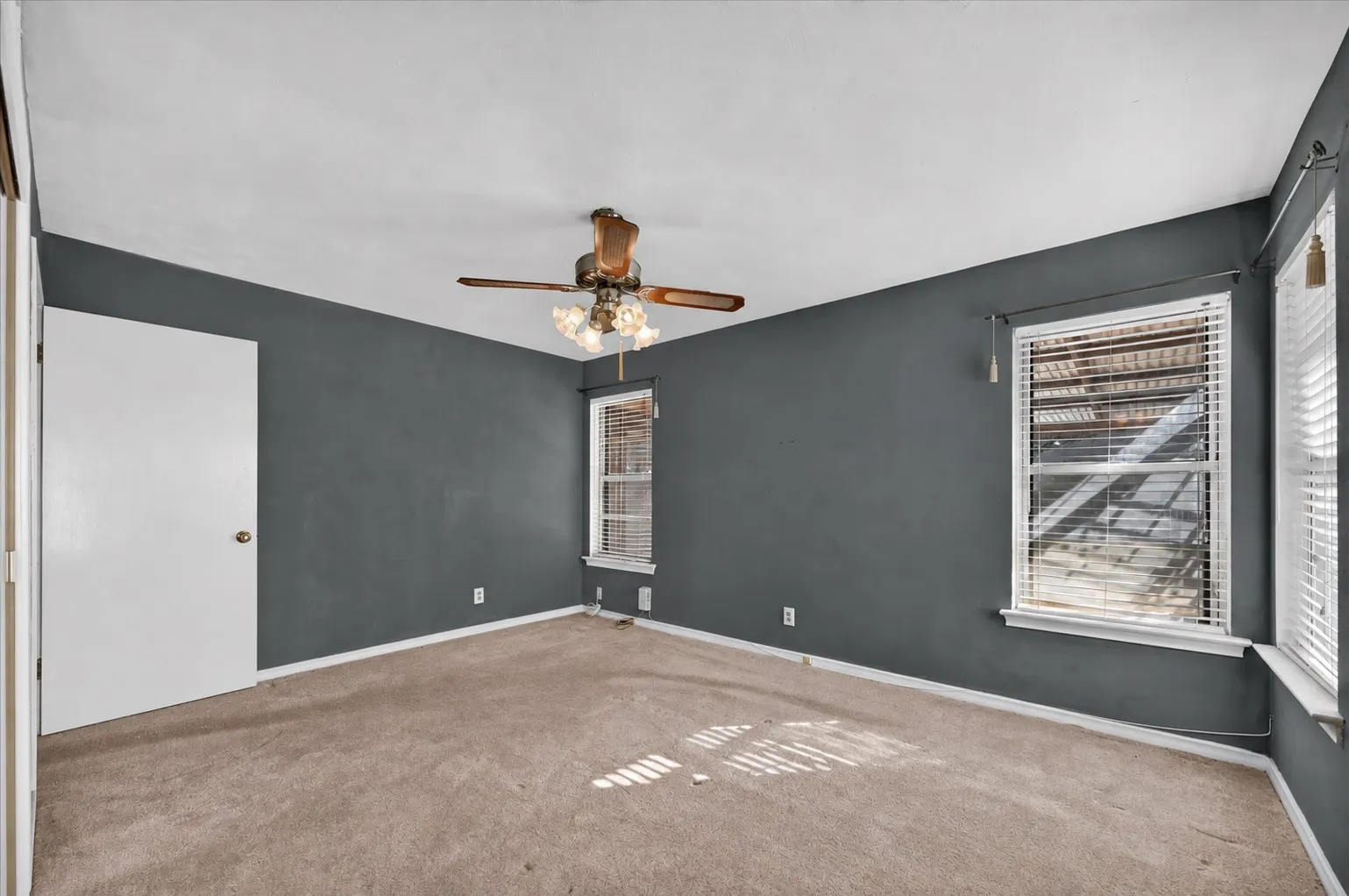 Single Family Residence For Sale in Dallas County , 11630 Tuscany Way, Dallas, Texas 75218, 3 Bedroom, 2 Bathroom, 1 Garage spaces, 1,953 Sqft, built in 1955, mls#21397741, Real Estate Agent in Dallas, Homes For Sale in Dallas county, Homes For Sale in Dallas, Realtor in Dallas Texas, Real Estate Brokerage Independent Realty Texas, Luminita Cordes Realtor