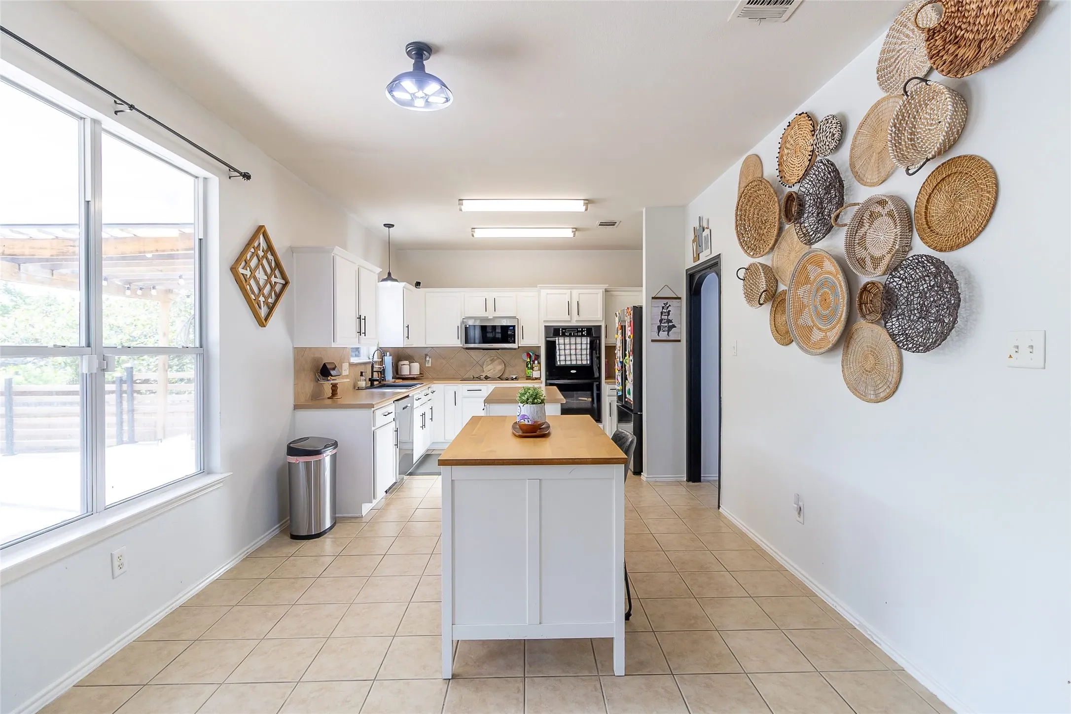 Single Family Residence For Sale in Bell County , 2211 Memory Lane, Harker Heights, Texas 76548, 3 Bedroom, 3 Bathroom, 2 Garage spaces, 2,657 Sqft, built in 2006, mls#21397673, Real Estate Agent in Harker Heights, Homes For Sale in Bell county, Homes For Sale in Harker Heights, Realtor in Harker Heights Texas, Real Estate Brokerage Independent Realty Texas, Luminita Cordes Realtor
