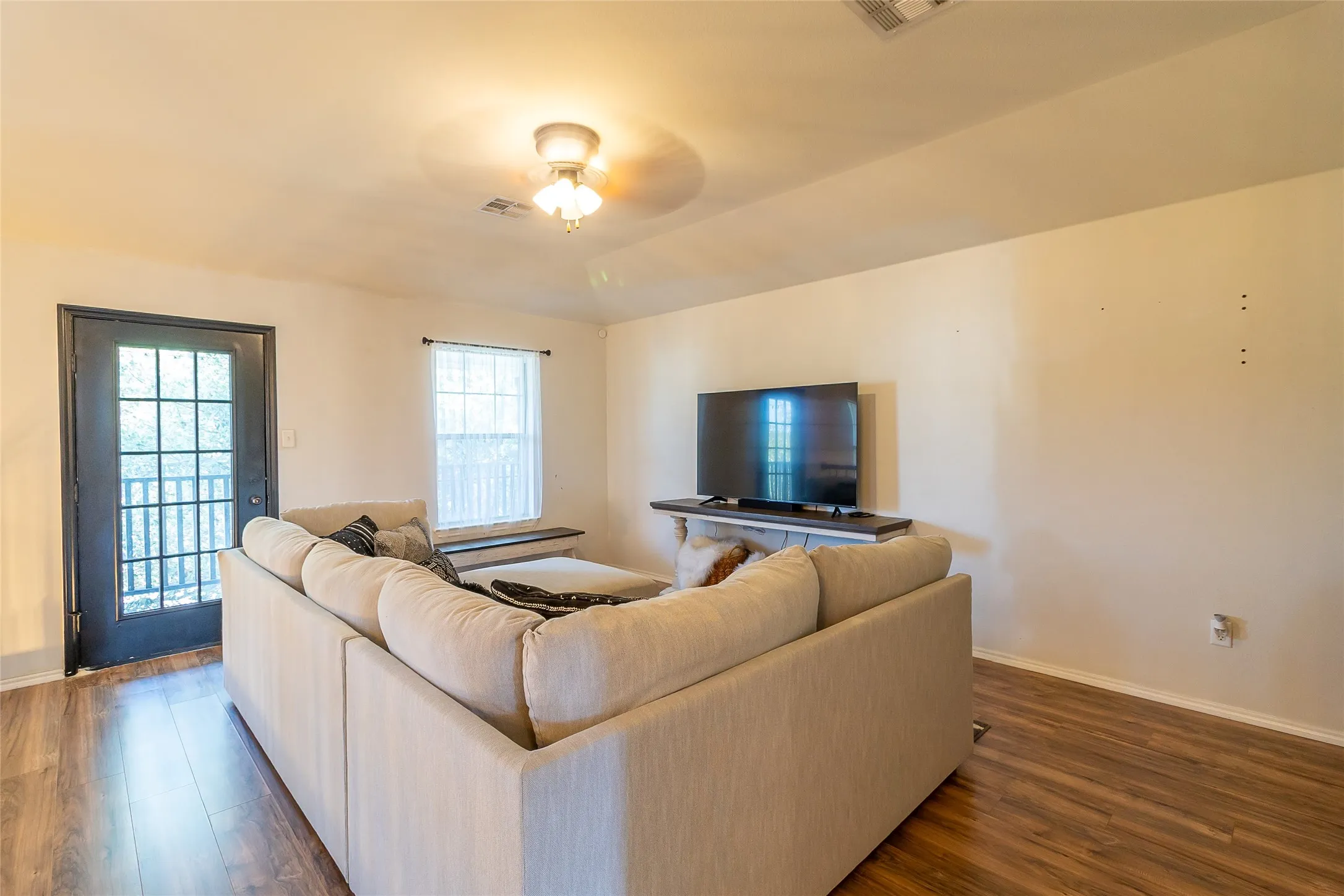 Single Family Residence For Sale in Bell County , 2211 Memory Lane, Harker Heights, Texas 76548, 3 Bedroom, 3 Bathroom, 2 Garage spaces, 2,657 Sqft, built in 2006, mls#21397673, Real Estate Agent in Harker Heights, Homes For Sale in Bell county, Homes For Sale in Harker Heights, Realtor in Harker Heights Texas, Real Estate Brokerage Independent Realty Texas, Luminita Cordes Realtor