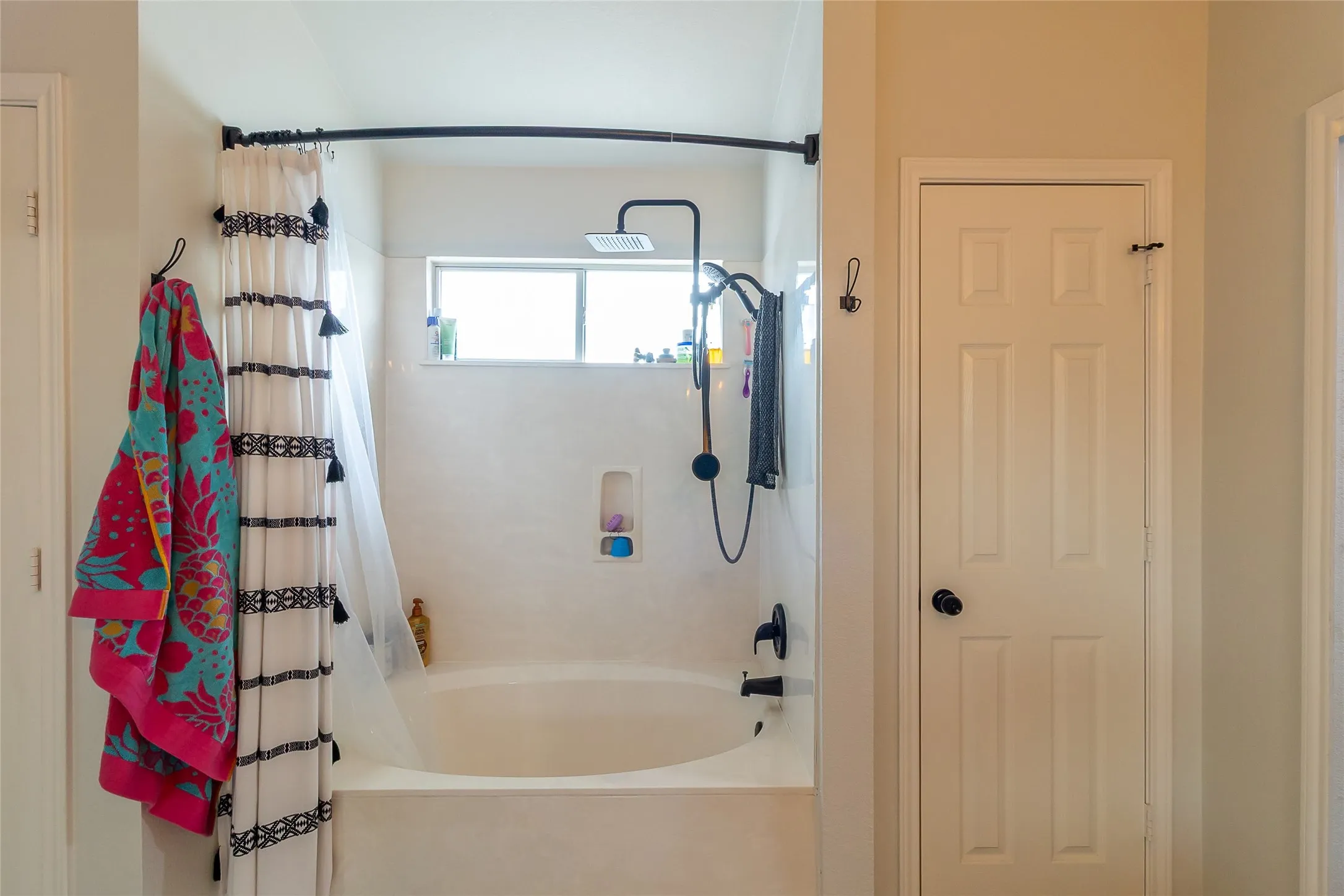 Single Family Residence For Sale in Bell County , 2211 Memory Lane, Harker Heights, Texas 76548, 3 Bedroom, 3 Bathroom, 2 Garage spaces, 2,657 Sqft, built in 2006, mls#21397673, Real Estate Agent in Harker Heights, Homes For Sale in Bell county, Homes For Sale in Harker Heights, Realtor in Harker Heights Texas, Real Estate Brokerage Independent Realty Texas, Luminita Cordes Realtor