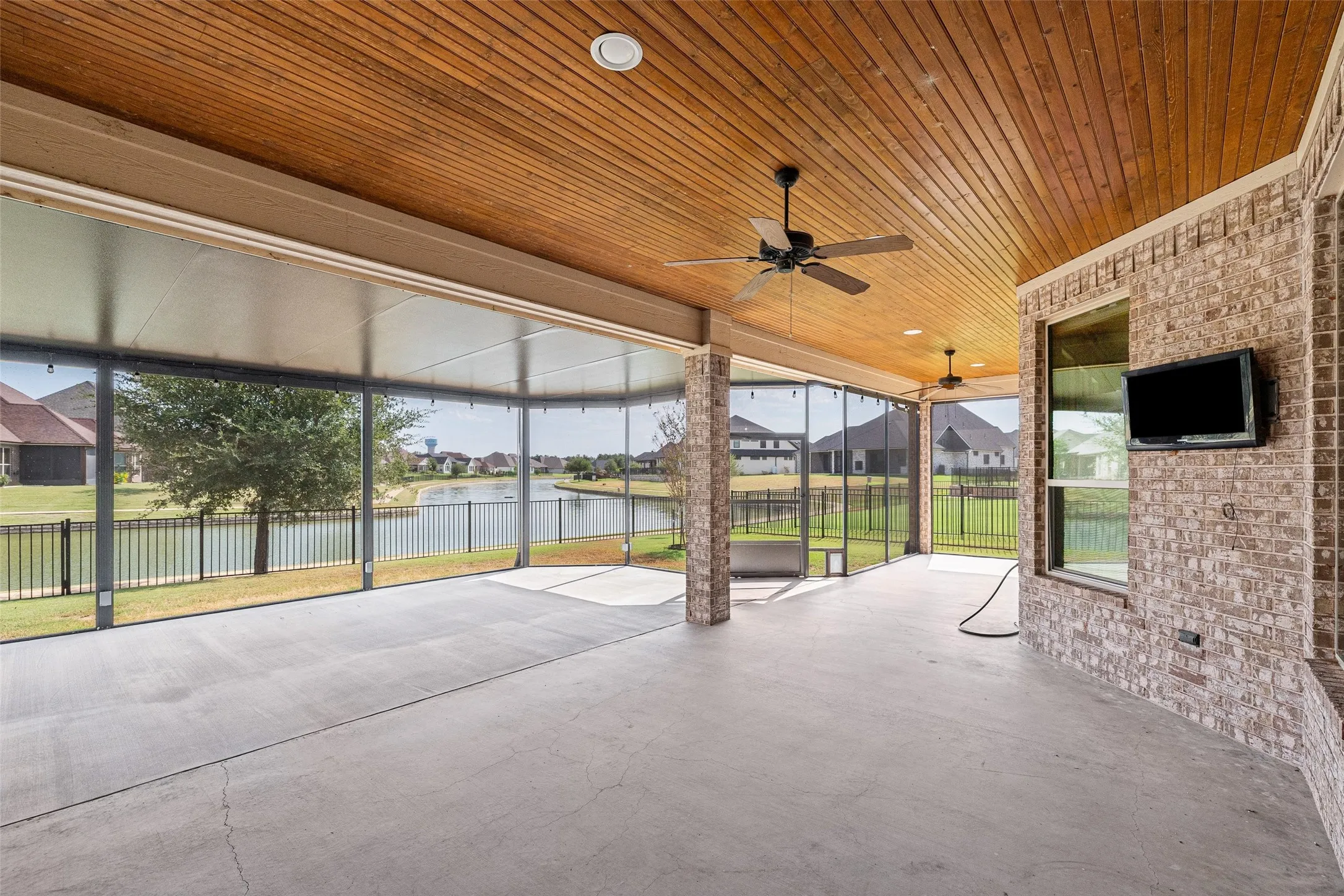 Single Family Residence For Sale in Hood County , 6341 Weatherby Road, Granbury, Texas 76049, 3 Bedroom, 2 Bathroom, 3 Garage spaces, 2,651 Sqft, built in 2018, mls#21397512, Real Estate Agent in Granbury, Homes For Sale in Hood county, Homes For Sale in Granbury, Realtor in Granbury Texas, Real Estate Brokerage Independent Realty Texas, Luminita Cordes Realtor