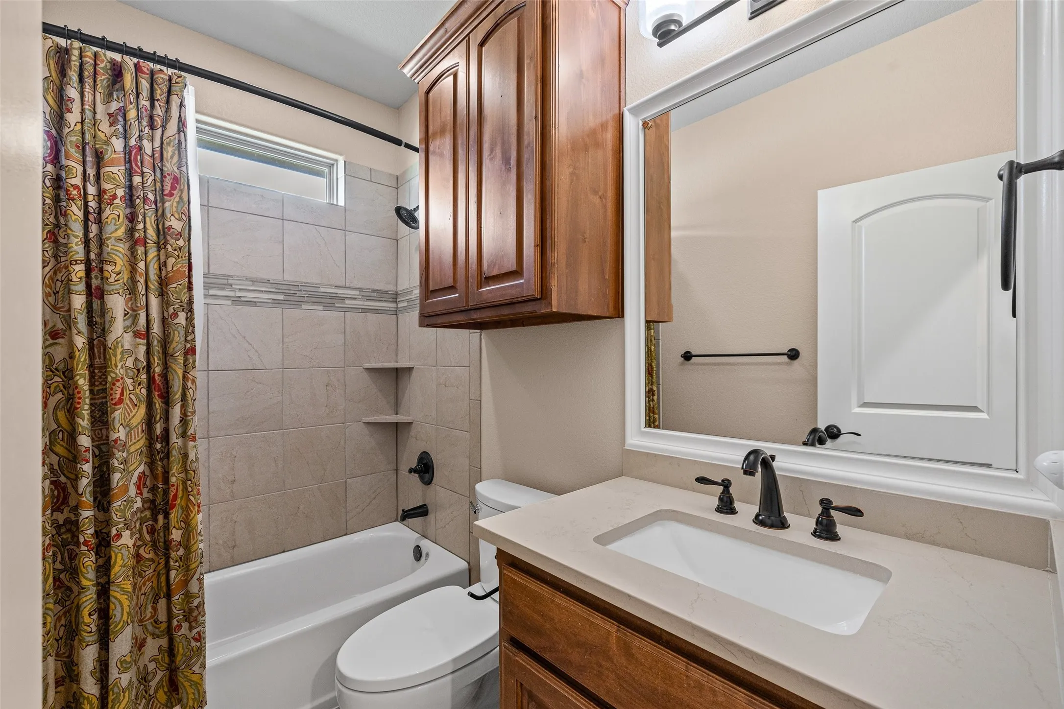 Single Family Residence For Sale in Hood County , 6341 Weatherby Road, Granbury, Texas 76049, 3 Bedroom, 2 Bathroom, 3 Garage spaces, 2,651 Sqft, built in 2018, mls#21397512, Real Estate Agent in Granbury, Homes For Sale in Hood county, Homes For Sale in Granbury, Realtor in Granbury Texas, Real Estate Brokerage Independent Realty Texas, Luminita Cordes Realtor