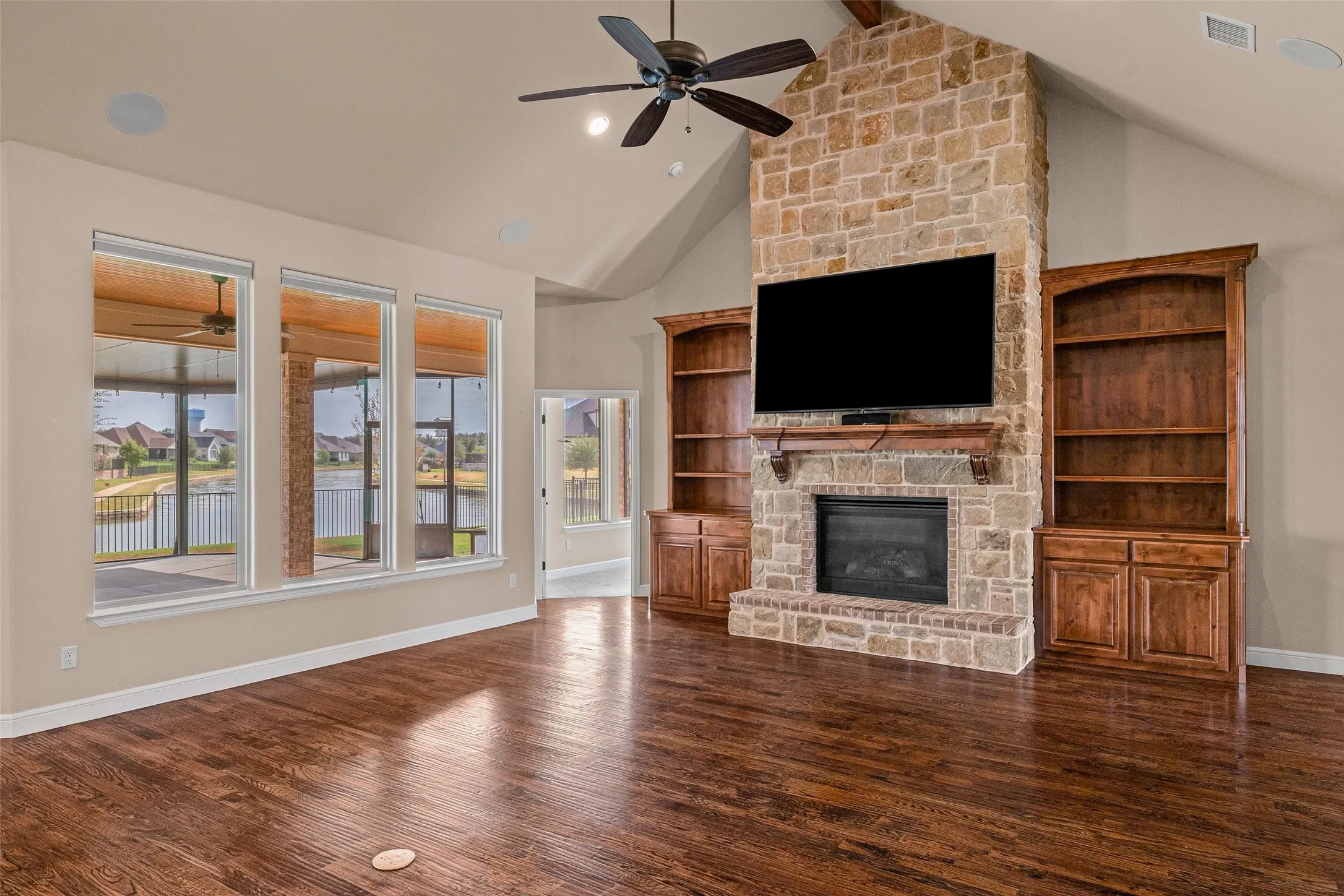 Single Family Residence For Sale in Hood County , 6341 Weatherby Road, Granbury, Texas 76049, 3 Bedroom, 2 Bathroom, 3 Garage spaces, 2,651 Sqft, built in 2018, mls#21397512, Real Estate Agent in Granbury, Homes For Sale in Hood county, Homes For Sale in Granbury, Realtor in Granbury Texas, Real Estate Brokerage Independent Realty Texas, Luminita Cordes Realtor