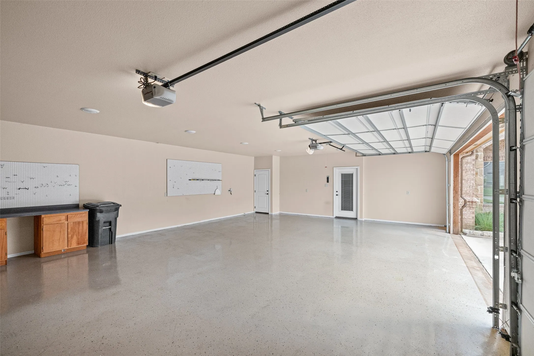 Single Family Residence For Sale in Hood County , 6341 Weatherby Road, Granbury, Texas 76049, 3 Bedroom, 2 Bathroom, 3 Garage spaces, 2,651 Sqft, built in 2018, mls#21397512, Real Estate Agent in Granbury, Homes For Sale in Hood county, Homes For Sale in Granbury, Realtor in Granbury Texas, Real Estate Brokerage Independent Realty Texas, Luminita Cordes Realtor