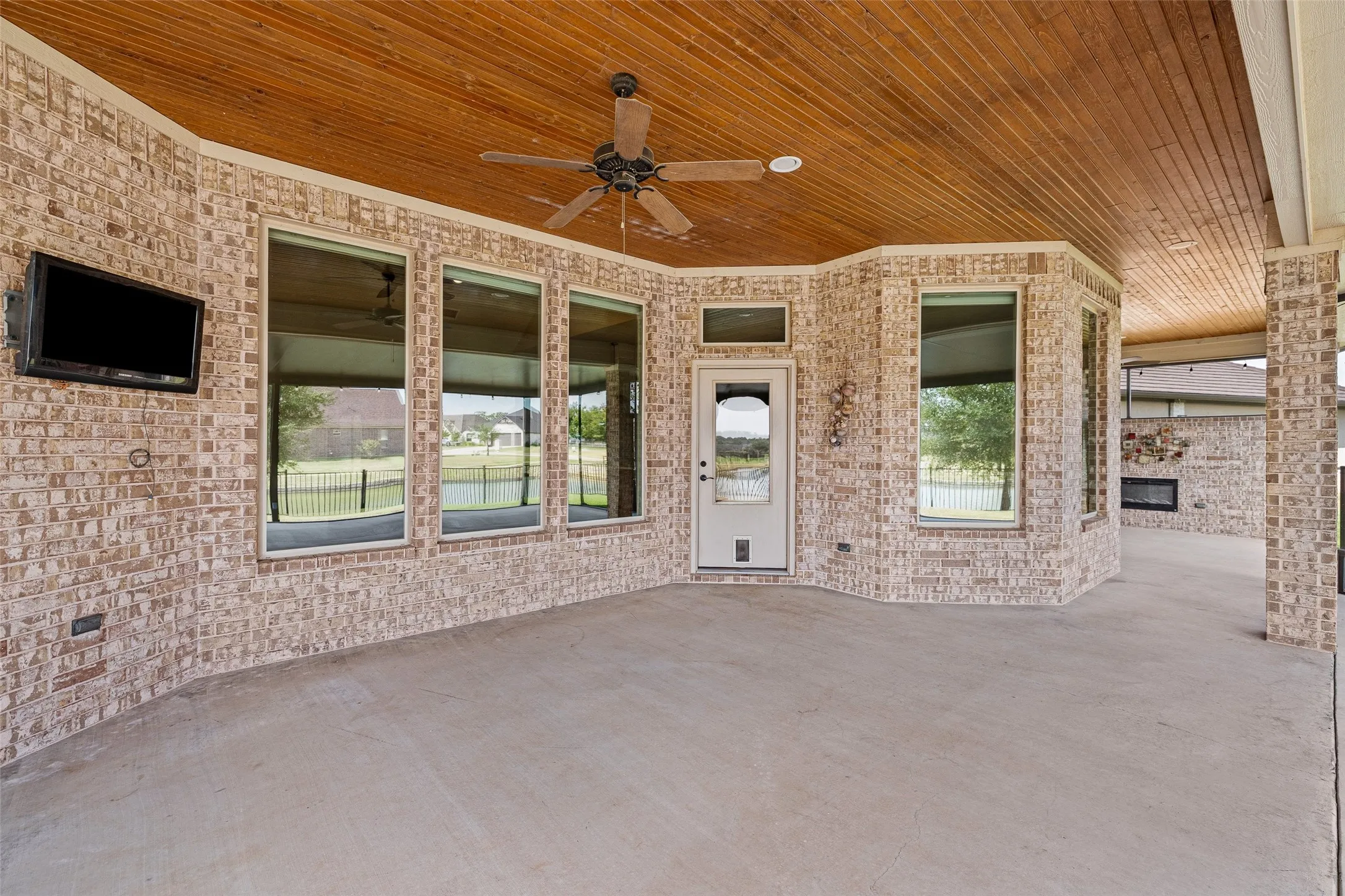 Single Family Residence For Sale in Hood County , 6341 Weatherby Road, Granbury, Texas 76049, 3 Bedroom, 2 Bathroom, 3 Garage spaces, 2,651 Sqft, built in 2018, mls#21397512, Real Estate Agent in Granbury, Homes For Sale in Hood county, Homes For Sale in Granbury, Realtor in Granbury Texas, Real Estate Brokerage Independent Realty Texas, Luminita Cordes Realtor