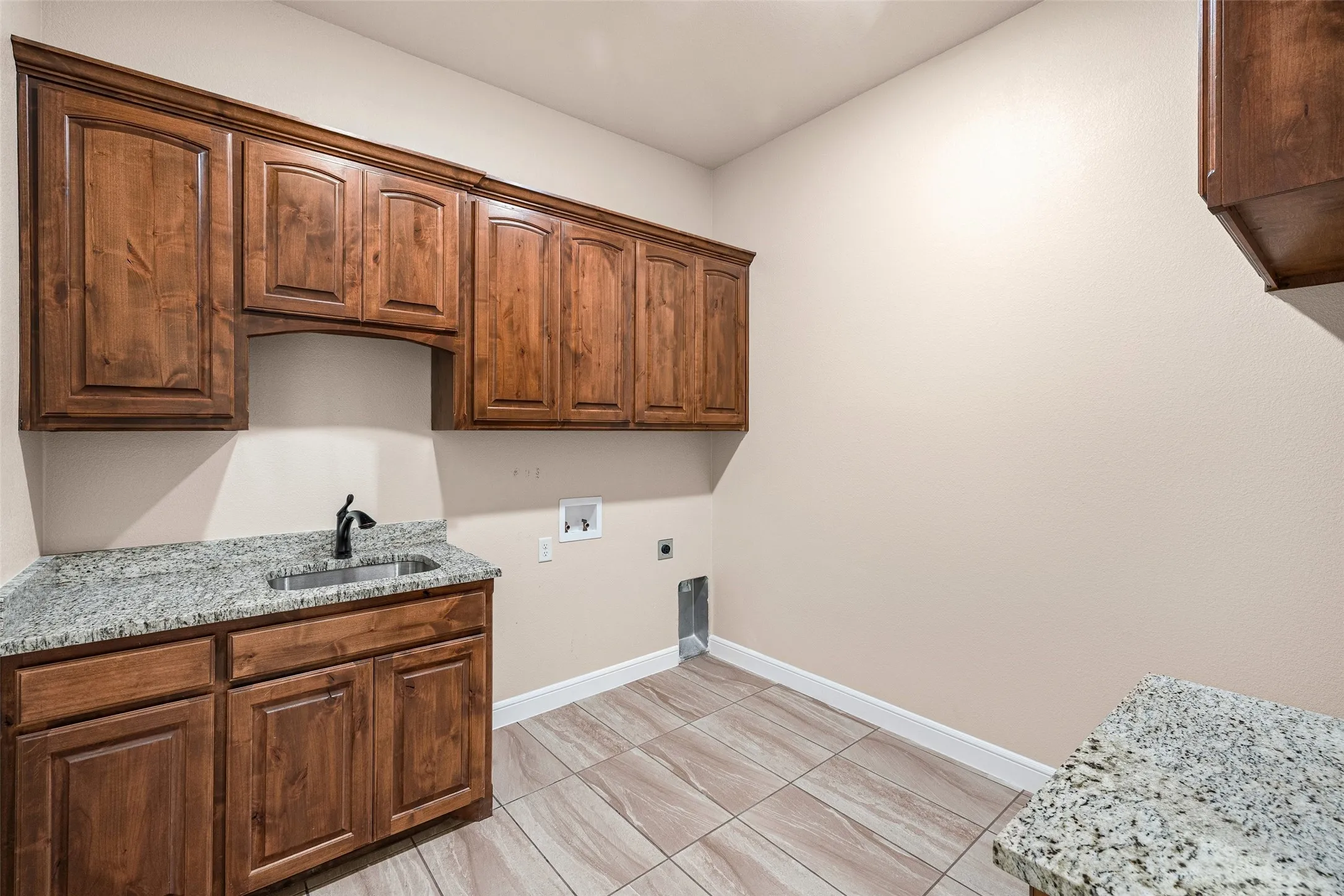 Single Family Residence For Sale in Hood County , 6341 Weatherby Road, Granbury, Texas 76049, 3 Bedroom, 2 Bathroom, 3 Garage spaces, 2,651 Sqft, built in 2018, mls#21397512, Real Estate Agent in Granbury, Homes For Sale in Hood county, Homes For Sale in Granbury, Realtor in Granbury Texas, Real Estate Brokerage Independent Realty Texas, Luminita Cordes Realtor