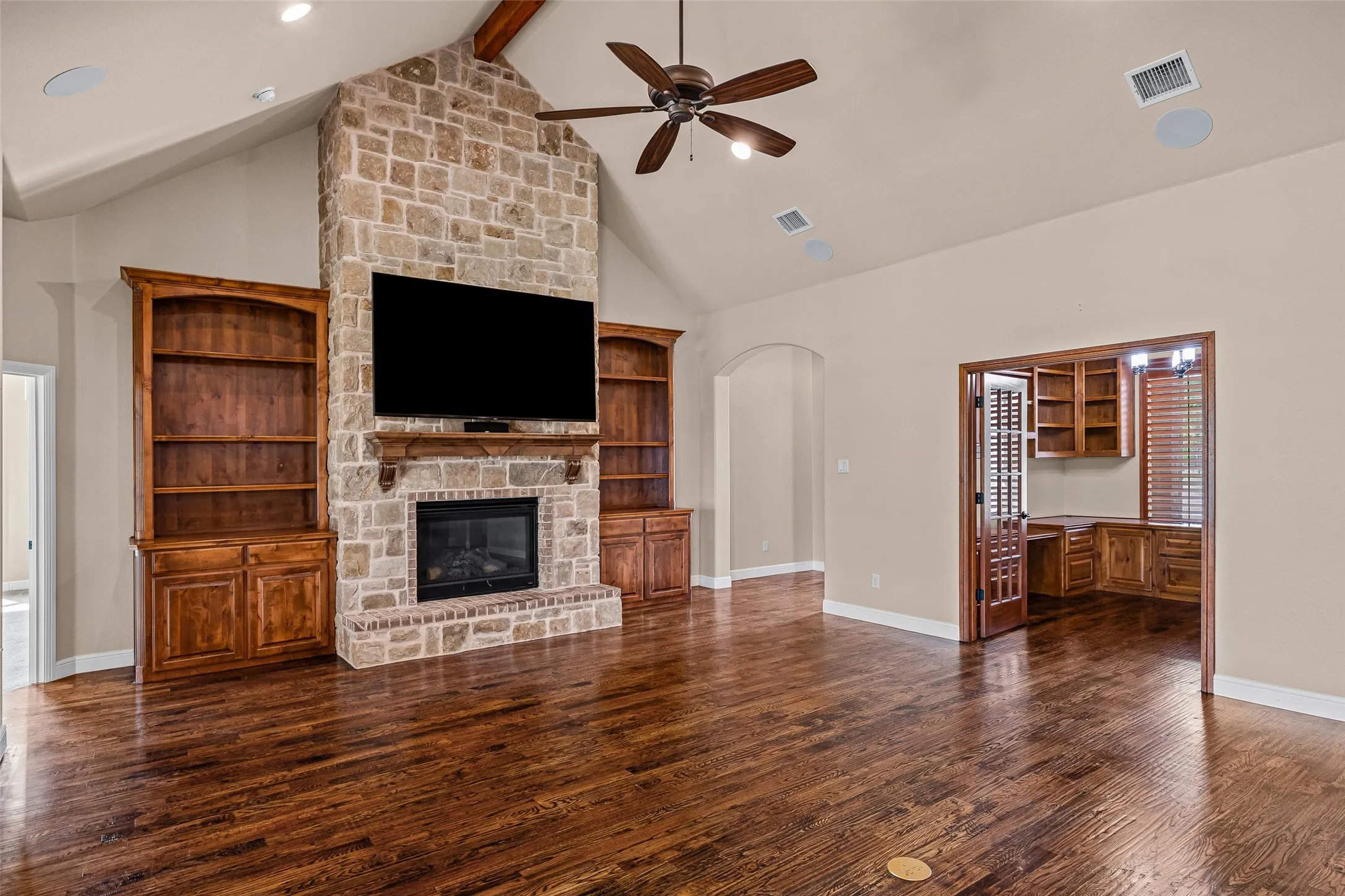 Single Family Residence For Sale in Hood County , 6341 Weatherby Road, Granbury, Texas 76049, 3 Bedroom, 2 Bathroom, 3 Garage spaces, 2,651 Sqft, built in 2018, mls#21397512, Real Estate Agent in Granbury, Homes For Sale in Hood county, Homes For Sale in Granbury, Realtor in Granbury Texas, Real Estate Brokerage Independent Realty Texas, Luminita Cordes Realtor