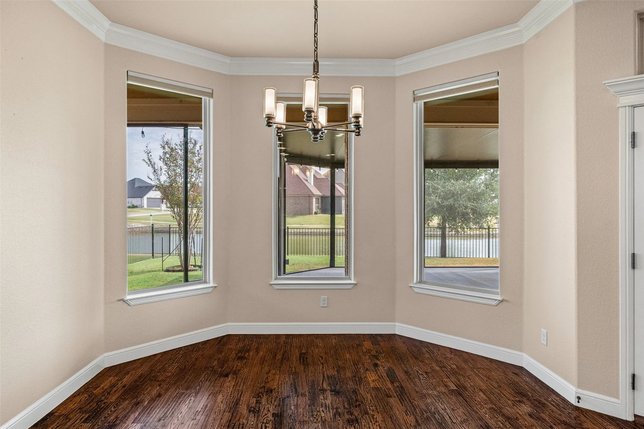 Single Family Residence For Sale in Hood County , 6341 Weatherby Road, Granbury, Texas 76049, 3 Bedroom, 2 Bathroom, 3 Garage spaces, 2,651 Sqft, built in 2018, mls#21397512, Real Estate Agent in Granbury, Homes For Sale in Hood county, Homes For Sale in Granbury, Realtor in Granbury Texas, Real Estate Brokerage Independent Realty Texas, Luminita Cordes Realtor