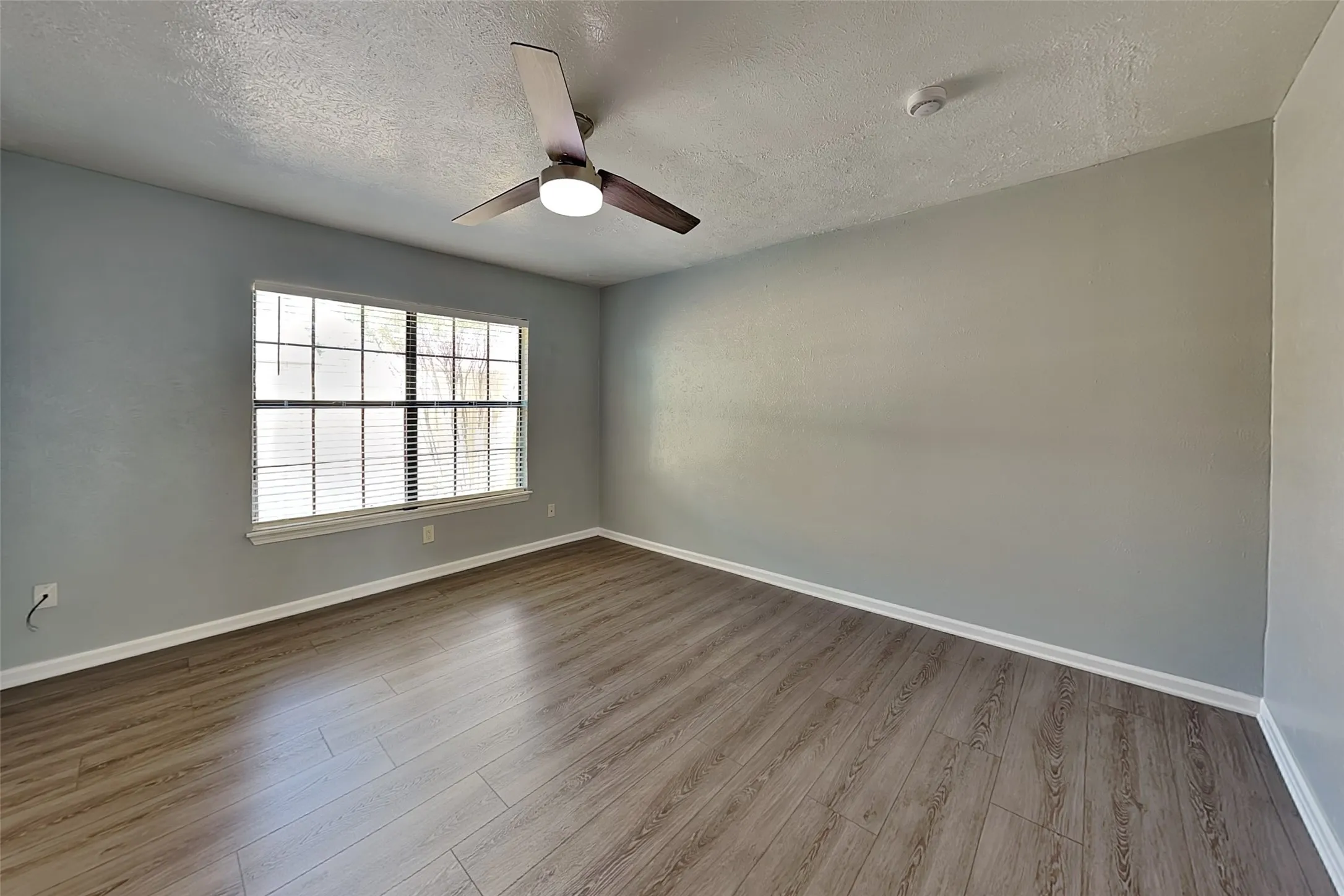 Single Family Residence For Rent in Dallas County , 420 Dollins Street, Cedar Hill, Texas 75104, 2 Bedroom, 1 Bathroom, Garage spaces, 1,004 Sqft, built in 1984, mls#21398399, Real Estate Agent in Cedar Hill, Homes For Rent in Dallas county, Homes For Rent in Cedar Hill, Realtor in Cedar Hill Texas, Real Estate Brokerage Independent Realty Texas, Luminita Cordes Realtor
