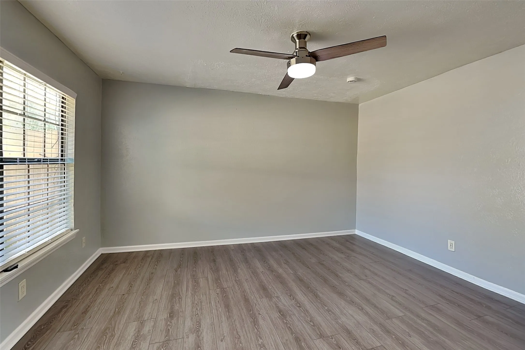 Single Family Residence For Rent in Dallas County , 420 Dollins Street, Cedar Hill, Texas 75104, 2 Bedroom, 1 Bathroom, Garage spaces, 1,004 Sqft, built in 1984, mls#21398399, Real Estate Agent in Cedar Hill, Homes For Rent in Dallas county, Homes For Rent in Cedar Hill, Realtor in Cedar Hill Texas, Real Estate Brokerage Independent Realty Texas, Luminita Cordes Realtor