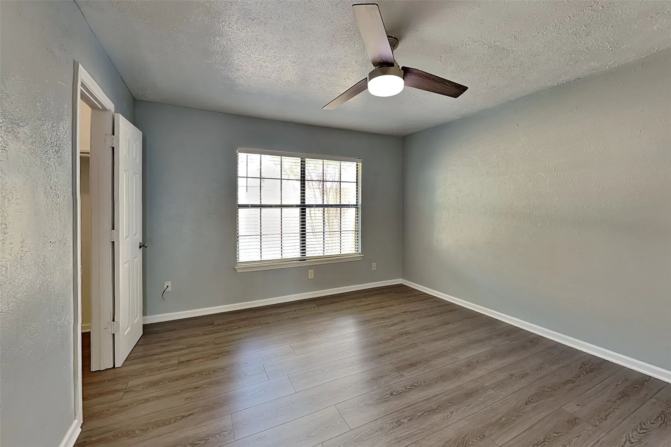 Single Family Residence For Rent in Dallas County , 420 Dollins Street, Cedar Hill, Texas 75104, 2 Bedroom, 1 Bathroom, Garage spaces, 1,004 Sqft, built in 1984, mls#21398399, Real Estate Agent in Cedar Hill, Homes For Rent in Dallas county, Homes For Rent in Cedar Hill, Realtor in Cedar Hill Texas, Real Estate Brokerage Independent Realty Texas, Luminita Cordes Realtor