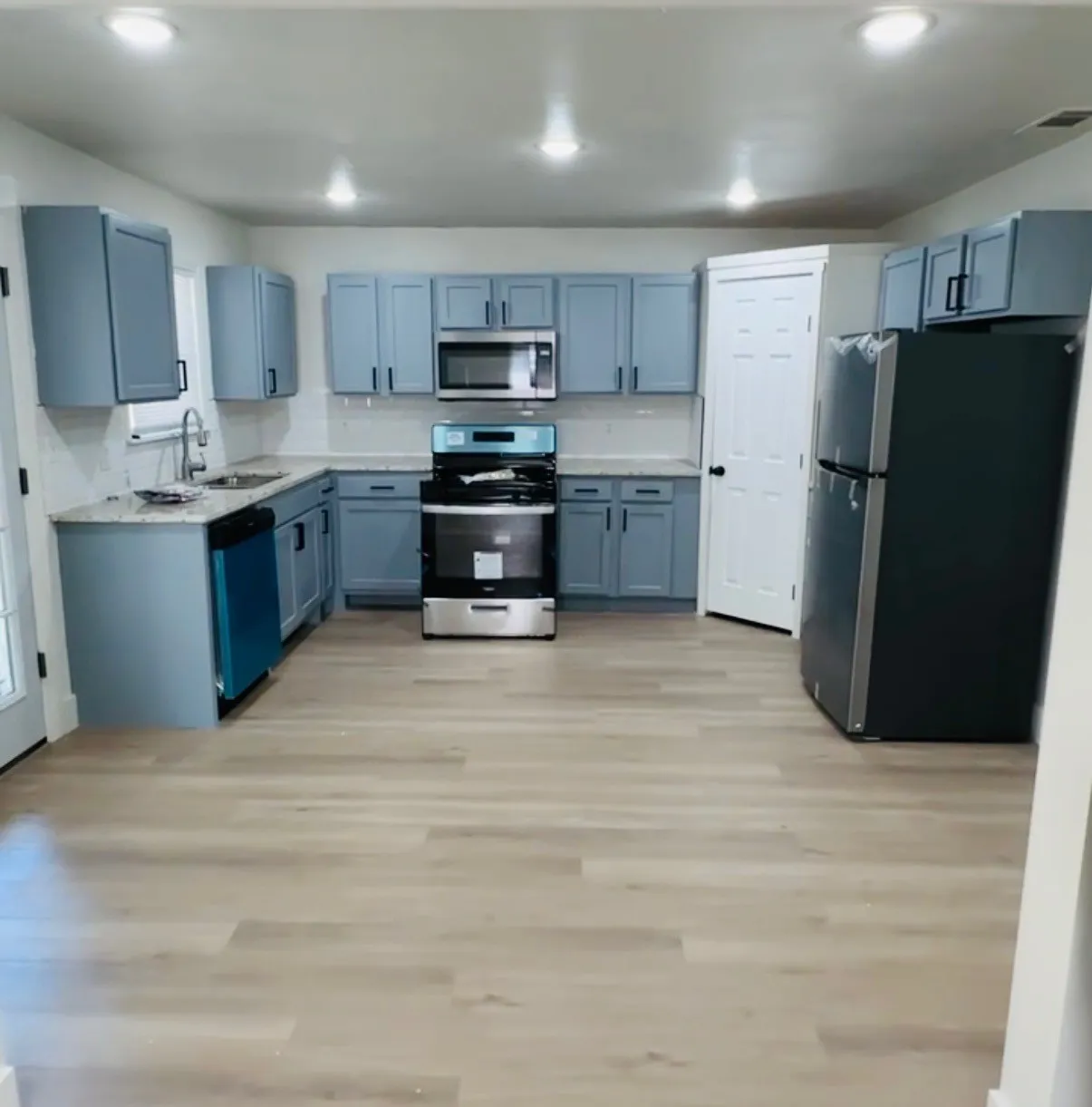 Single Family Residence For Sale in Johnson County , 1014 Turner Street, Cleburne, Texas 76033, 3 Bedroom, 2 Bathroom, Garage spaces, 1,256 Sqft, built in 1955, mls#21395791, Real Estate Agent in Cleburne, Homes For Sale in Johnson county, Homes For Sale in Cleburne, Realtor in Cleburne Texas, Real Estate Brokerage Independent Realty Texas, Luminita Cordes Realtor