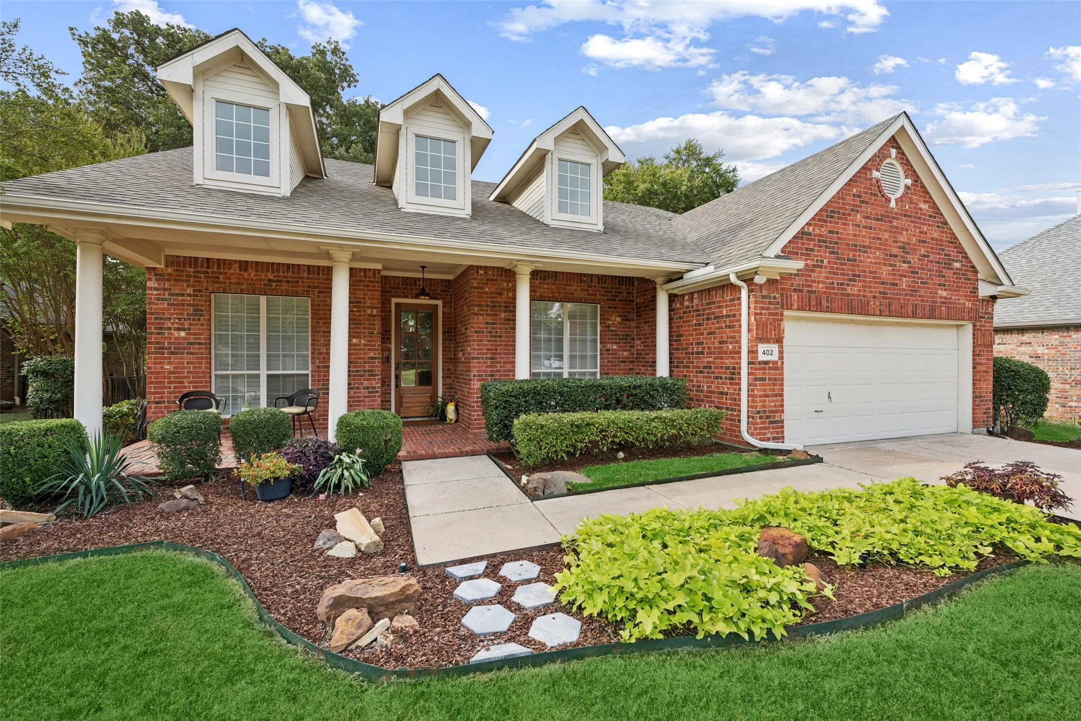 Single Family Residence For Sale in Denton County , 402 Brookside Drive, Lake Dallas, Texas 75065, 3 Bedroom, 2 Bathroom, 2 Garage spaces, 2,052 Sqft, built in 2002, mls#21395392, Real Estate Agent in Lake Dallas, Homes For Sale in Denton county, Homes For Sale in Lake Dallas, Realtor in Lake Dallas Texas, Real Estate Brokerage Independent Realty Texas, Luminita Cordes Realtor