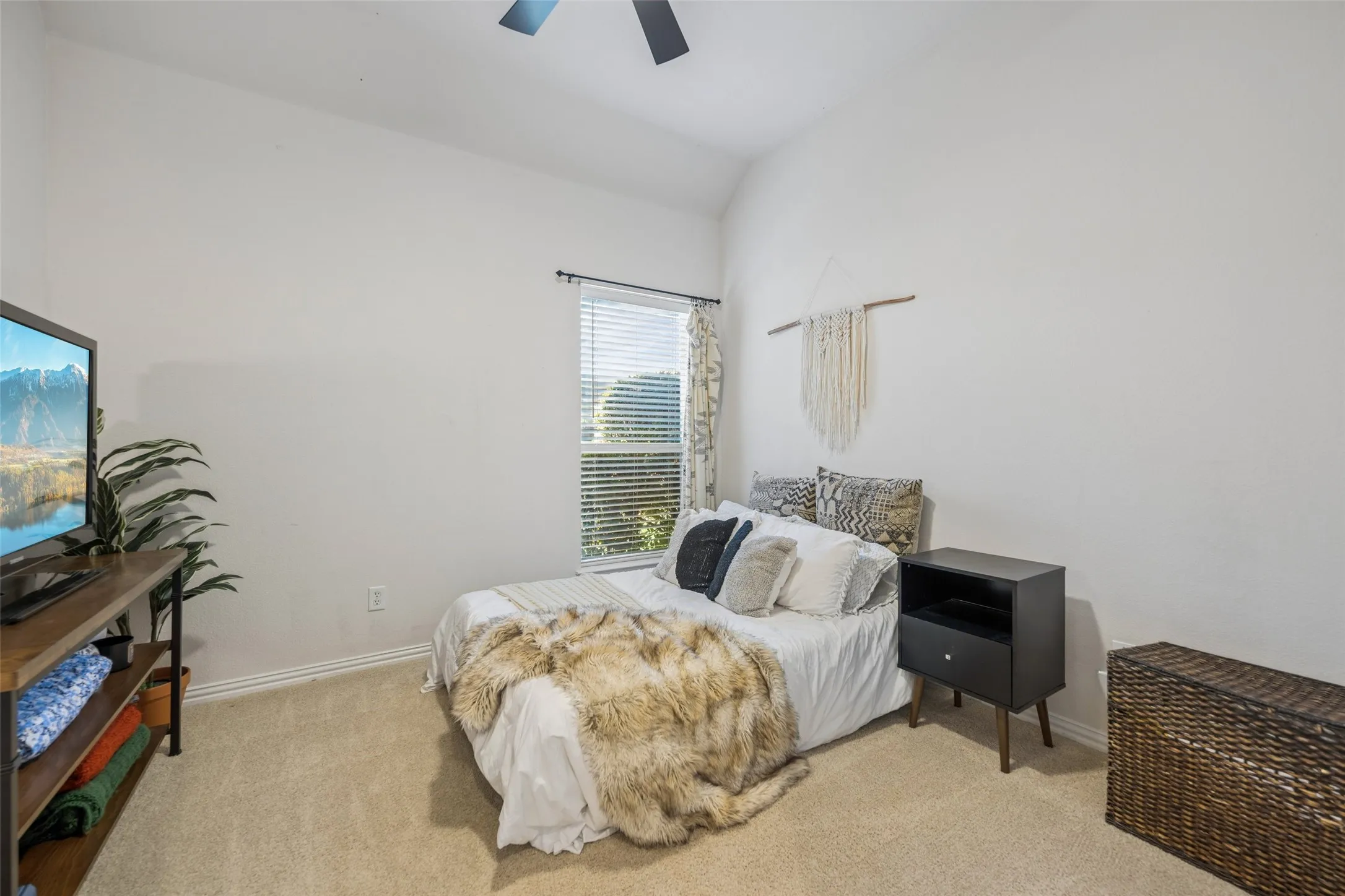 Single Family Residence For Sale in Denton County , 402 Brookside Drive, Lake Dallas, Texas 75065, 3 Bedroom, 2 Bathroom, 2 Garage spaces, 2,052 Sqft, built in 2002, mls#21395392, Real Estate Agent in Lake Dallas, Homes For Sale in Denton county, Homes For Sale in Lake Dallas, Realtor in Lake Dallas Texas, Real Estate Brokerage Independent Realty Texas, Luminita Cordes Realtor