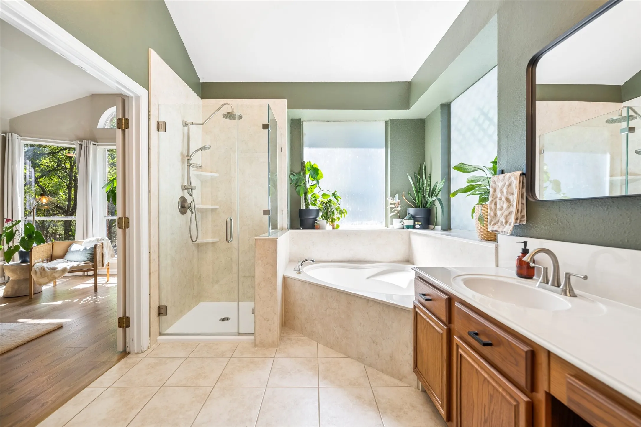 Single Family Residence For Sale in Denton County , 402 Brookside Drive, Lake Dallas, Texas 75065, 3 Bedroom, 2 Bathroom, 2 Garage spaces, 2,052 Sqft, built in 2002, mls#21395392, Real Estate Agent in Lake Dallas, Homes For Sale in Denton county, Homes For Sale in Lake Dallas, Realtor in Lake Dallas Texas, Real Estate Brokerage Independent Realty Texas, Luminita Cordes Realtor