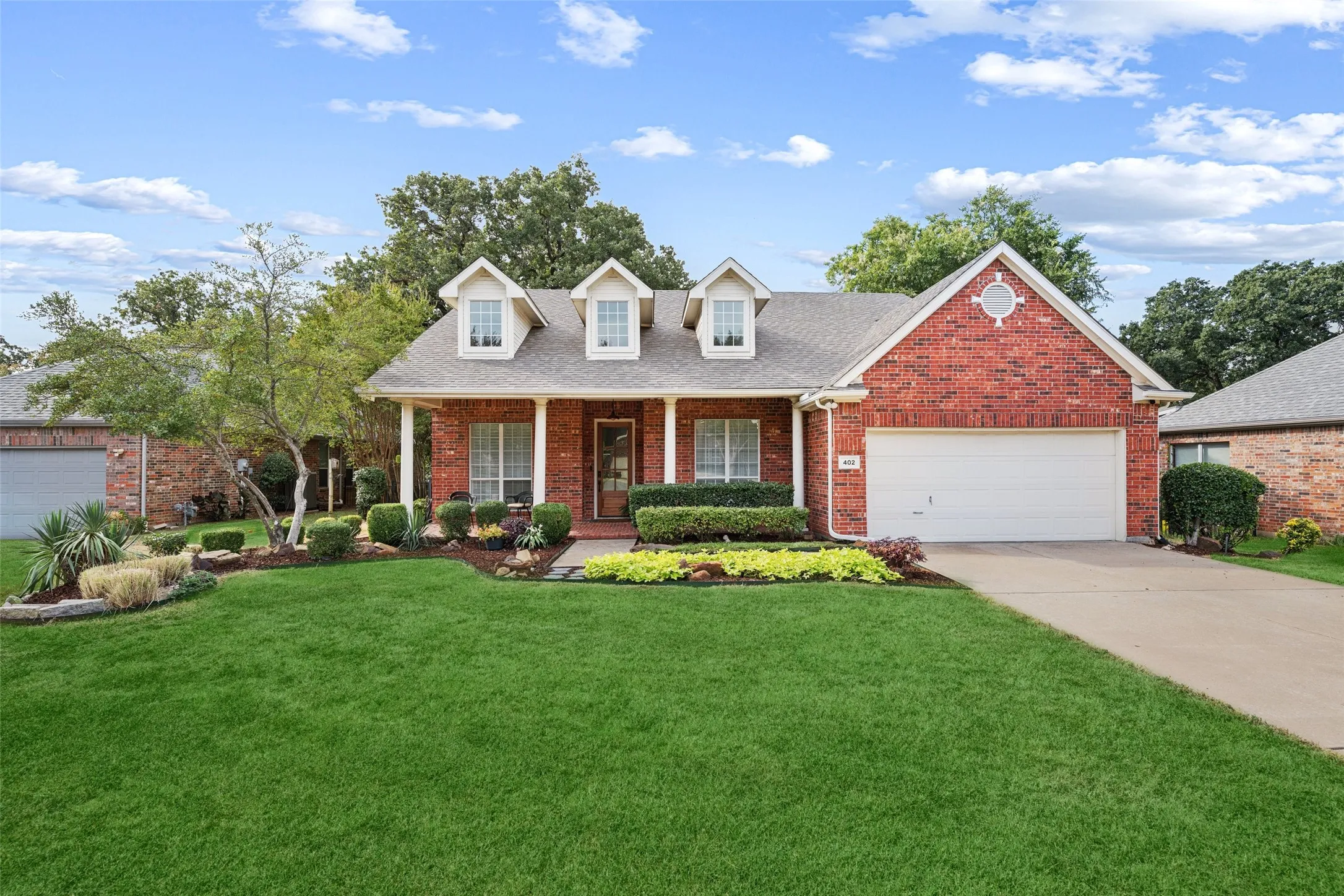 Single Family Residence For Sale in Denton County , 402 Brookside Drive, Lake Dallas, Texas 75065, 3 Bedroom, 2 Bathroom, 2 Garage spaces, 2,052 Sqft, built in 2002, mls#21395392, Real Estate Agent in Lake Dallas, Homes For Sale in Denton county, Homes For Sale in Lake Dallas, Realtor in Lake Dallas Texas, Real Estate Brokerage Independent Realty Texas, Luminita Cordes Realtor