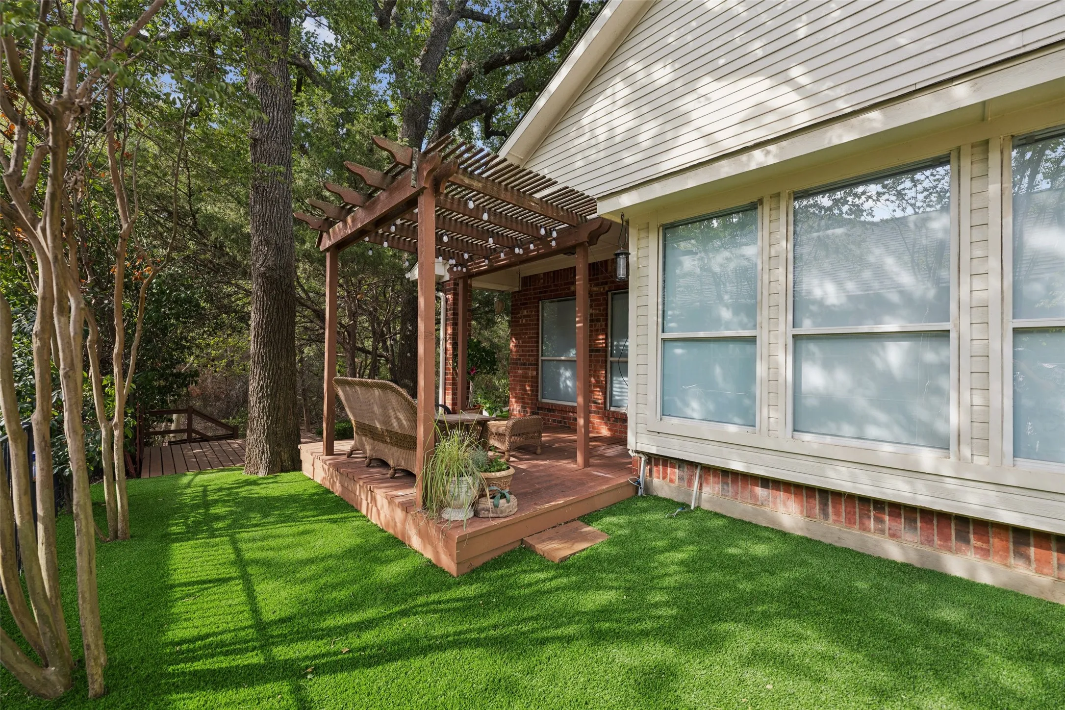 Single Family Residence For Sale in Denton County , 402 Brookside Drive, Lake Dallas, Texas 75065, 3 Bedroom, 2 Bathroom, 2 Garage spaces, 2,052 Sqft, built in 2002, mls#21395392, Real Estate Agent in Lake Dallas, Homes For Sale in Denton county, Homes For Sale in Lake Dallas, Realtor in Lake Dallas Texas, Real Estate Brokerage Independent Realty Texas, Luminita Cordes Realtor
