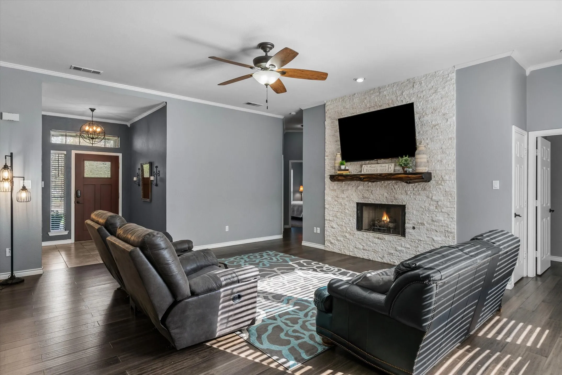 Single Family Residence For Sale in Van Zandt County , 2 Bentwood Circle, Canton, Texas 75103, 3 Bedroom, 3 Bathroom, 2 Garage spaces, 1,920 Sqft, built in 1996, mls#21396033, Real Estate Agent in Canton, Homes For Sale in Van Zandt county, Homes For Sale in Canton, Realtor in Canton Texas, Real Estate Brokerage Independent Realty Texas, Luminita Cordes Realtor