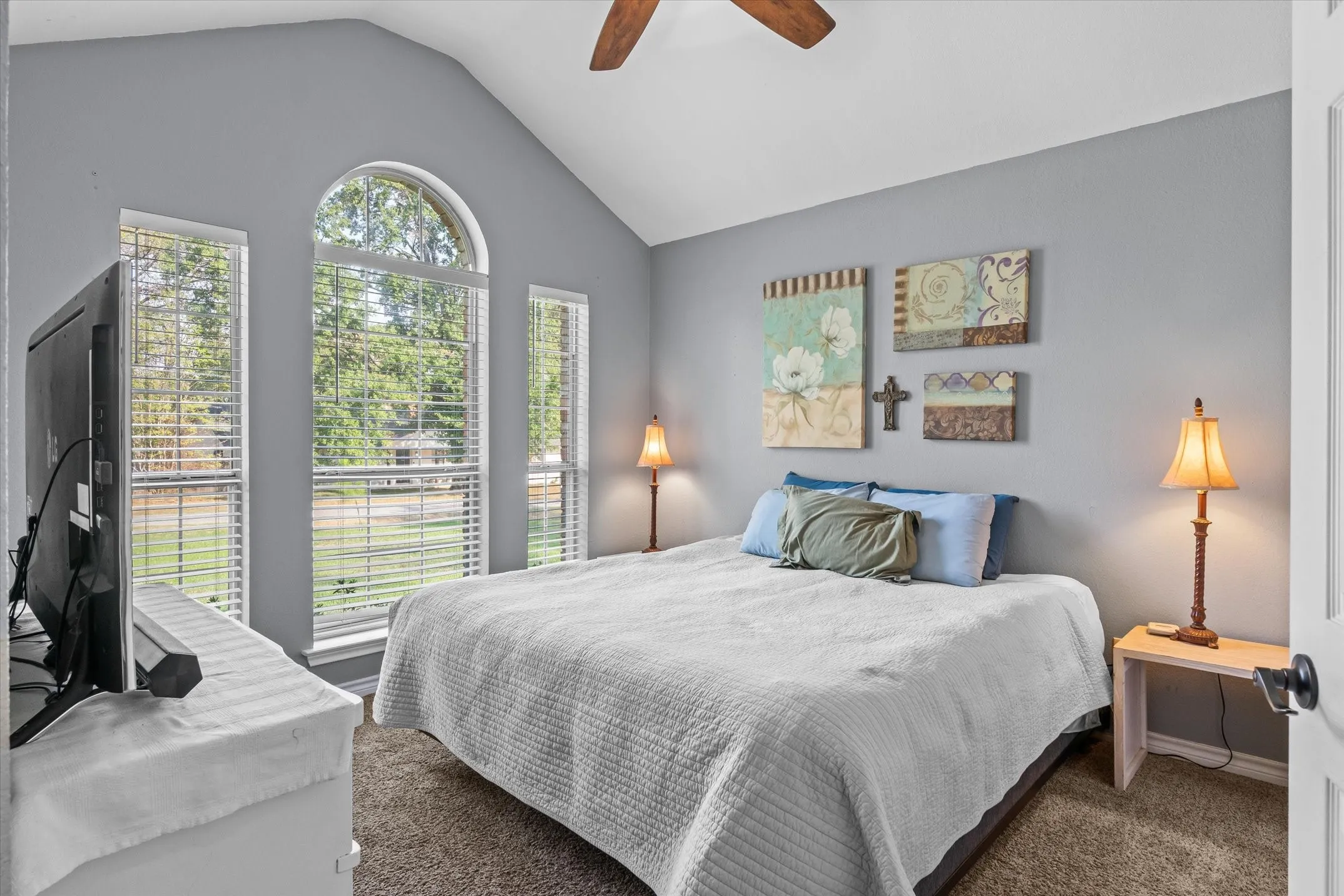 Single Family Residence For Sale in Van Zandt County , 2 Bentwood Circle, Canton, Texas 75103, 3 Bedroom, 3 Bathroom, 2 Garage spaces, 1,920 Sqft, built in 1996, mls#21396033, Real Estate Agent in Canton, Homes For Sale in Van Zandt county, Homes For Sale in Canton, Realtor in Canton Texas, Real Estate Brokerage Independent Realty Texas, Luminita Cordes Realtor