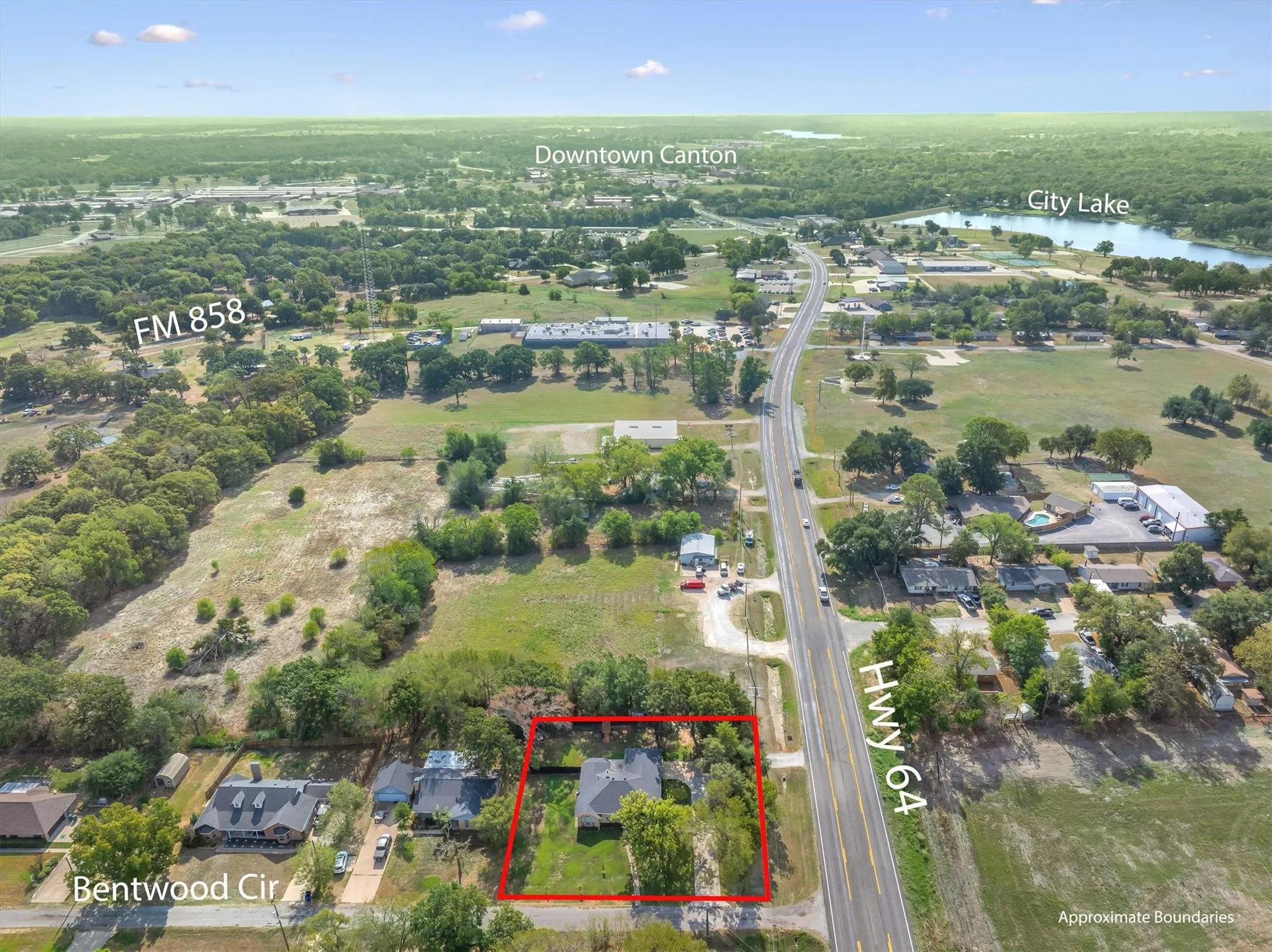 Single Family Residence For Sale in Van Zandt County , 2 Bentwood Circle, Canton, Texas 75103, 3 Bedroom, 3 Bathroom, 2 Garage spaces, 1,920 Sqft, built in 1996, mls#21396033, Real Estate Agent in Canton, Homes For Sale in Van Zandt county, Homes For Sale in Canton, Realtor in Canton Texas, Real Estate Brokerage Independent Realty Texas, Luminita Cordes Realtor