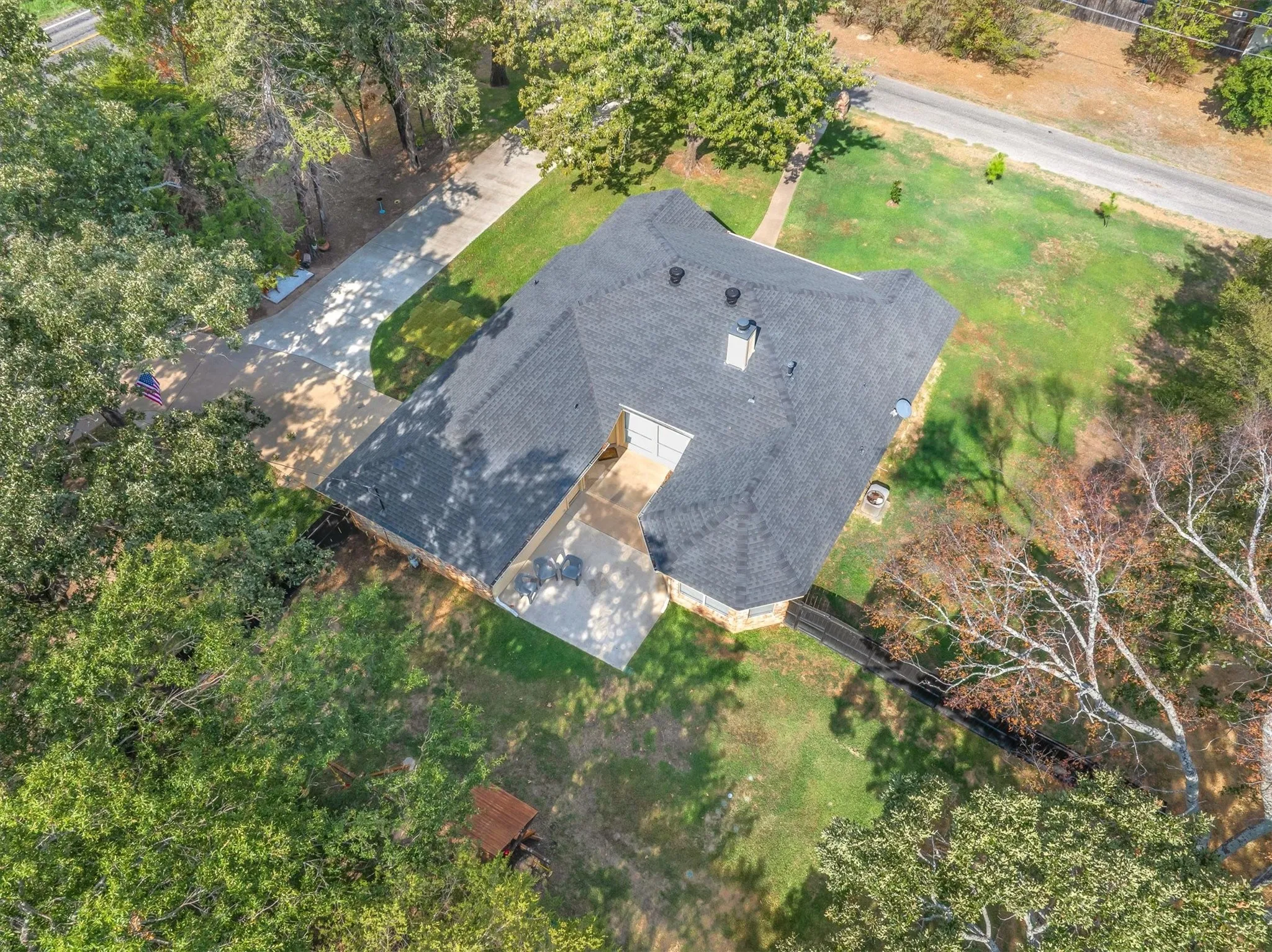Single Family Residence For Sale in Van Zandt County , 2 Bentwood Circle, Canton, Texas 75103, 3 Bedroom, 3 Bathroom, 2 Garage spaces, 1,920 Sqft, built in 1996, mls#21396033, Real Estate Agent in Canton, Homes For Sale in Van Zandt county, Homes For Sale in Canton, Realtor in Canton Texas, Real Estate Brokerage Independent Realty Texas, Luminita Cordes Realtor