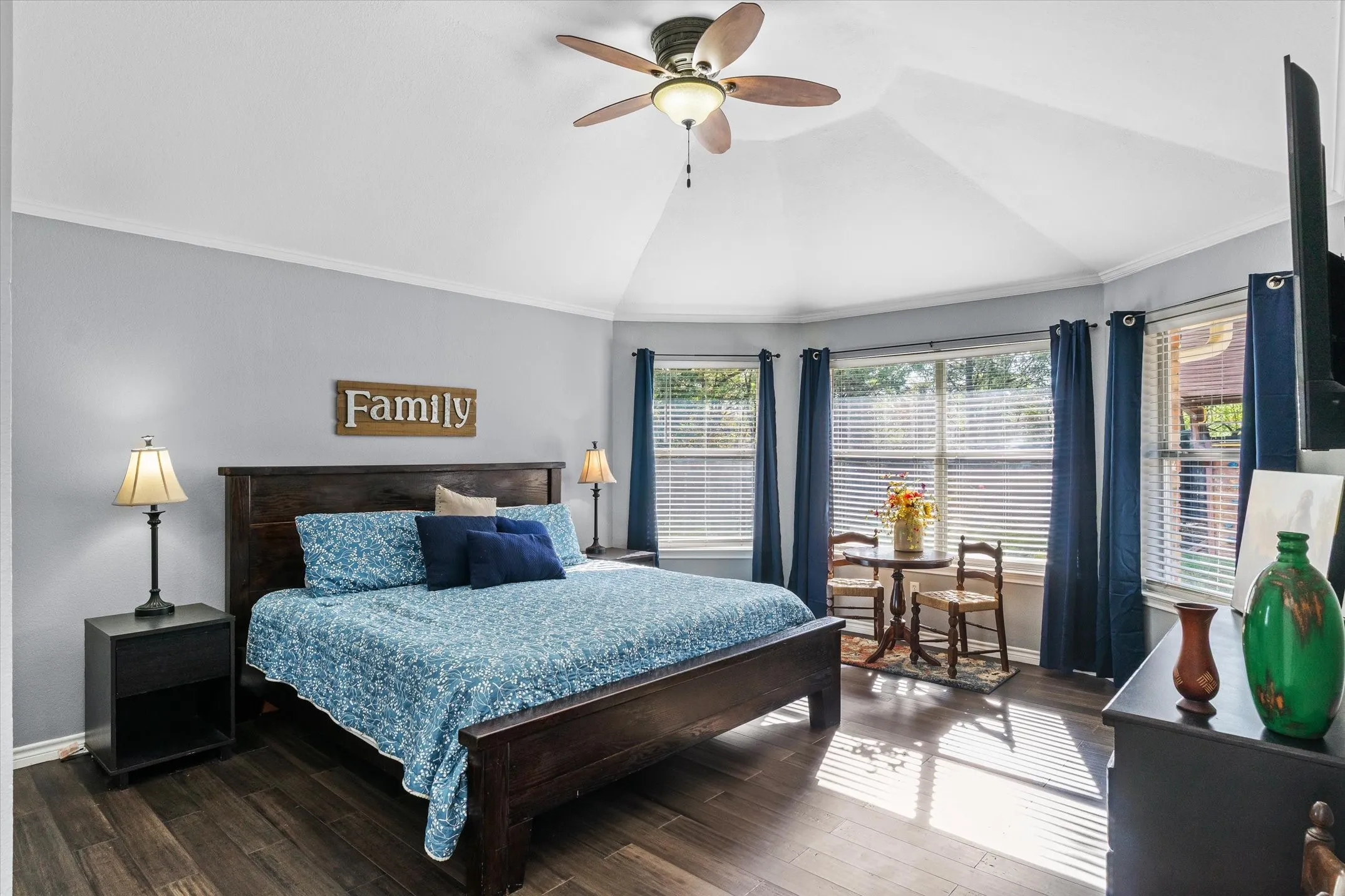 Single Family Residence For Sale in Van Zandt County , 2 Bentwood Circle, Canton, Texas 75103, 3 Bedroom, 3 Bathroom, 2 Garage spaces, 1,920 Sqft, built in 1996, mls#21396033, Real Estate Agent in Canton, Homes For Sale in Van Zandt county, Homes For Sale in Canton, Realtor in Canton Texas, Real Estate Brokerage Independent Realty Texas, Luminita Cordes Realtor