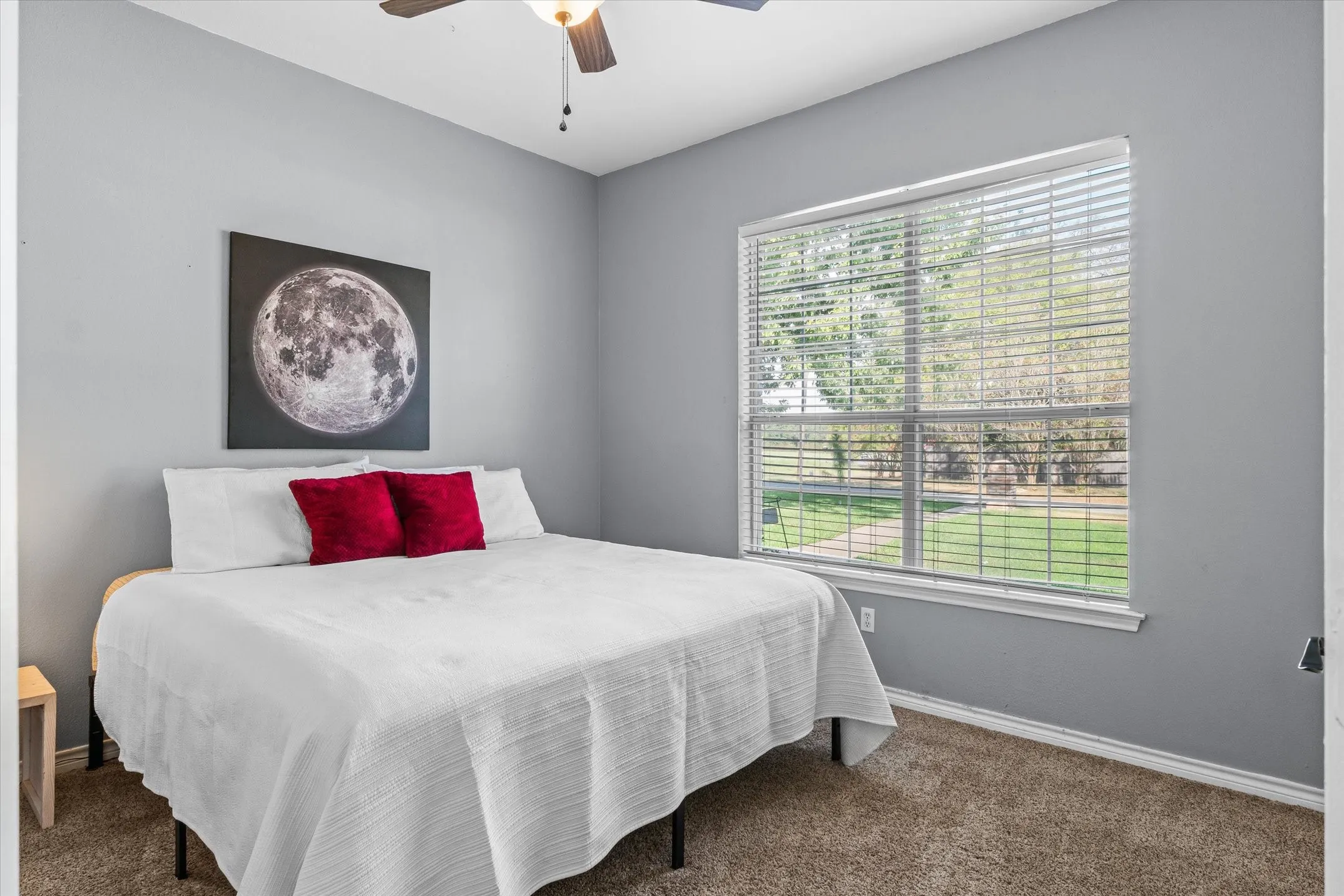 Single Family Residence For Sale in Van Zandt County , 2 Bentwood Circle, Canton, Texas 75103, 3 Bedroom, 3 Bathroom, 2 Garage spaces, 1,920 Sqft, built in 1996, mls#21396033, Real Estate Agent in Canton, Homes For Sale in Van Zandt county, Homes For Sale in Canton, Realtor in Canton Texas, Real Estate Brokerage Independent Realty Texas, Luminita Cordes Realtor