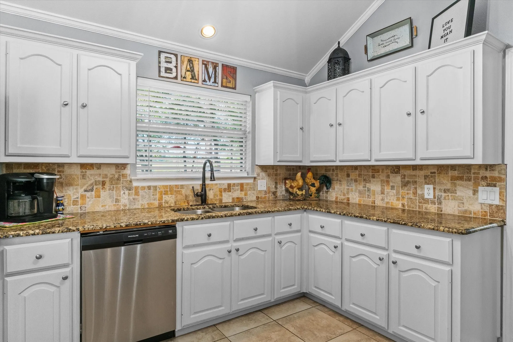 Single Family Residence For Sale in Van Zandt County , 2 Bentwood Circle, Canton, Texas 75103, 3 Bedroom, 3 Bathroom, 2 Garage spaces, 1,920 Sqft, built in 1996, mls#21396033, Real Estate Agent in Canton, Homes For Sale in Van Zandt county, Homes For Sale in Canton, Realtor in Canton Texas, Real Estate Brokerage Independent Realty Texas, Luminita Cordes Realtor