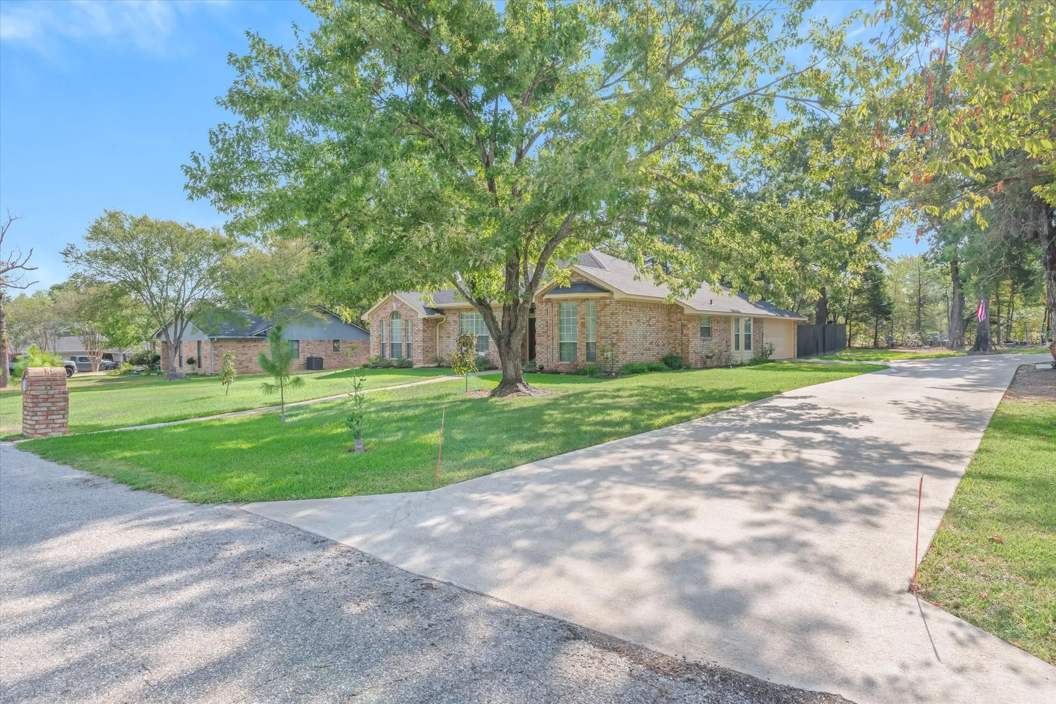 Single Family Residence For Sale in Van Zandt County , 2 Bentwood Circle, Canton, Texas 75103, 3 Bedroom, 3 Bathroom, 2 Garage spaces, 1,920 Sqft, built in 1996, mls#21396033, Real Estate Agent in Canton, Homes For Sale in Van Zandt county, Homes For Sale in Canton, Realtor in Canton Texas, Real Estate Brokerage Independent Realty Texas, Luminita Cordes Realtor
