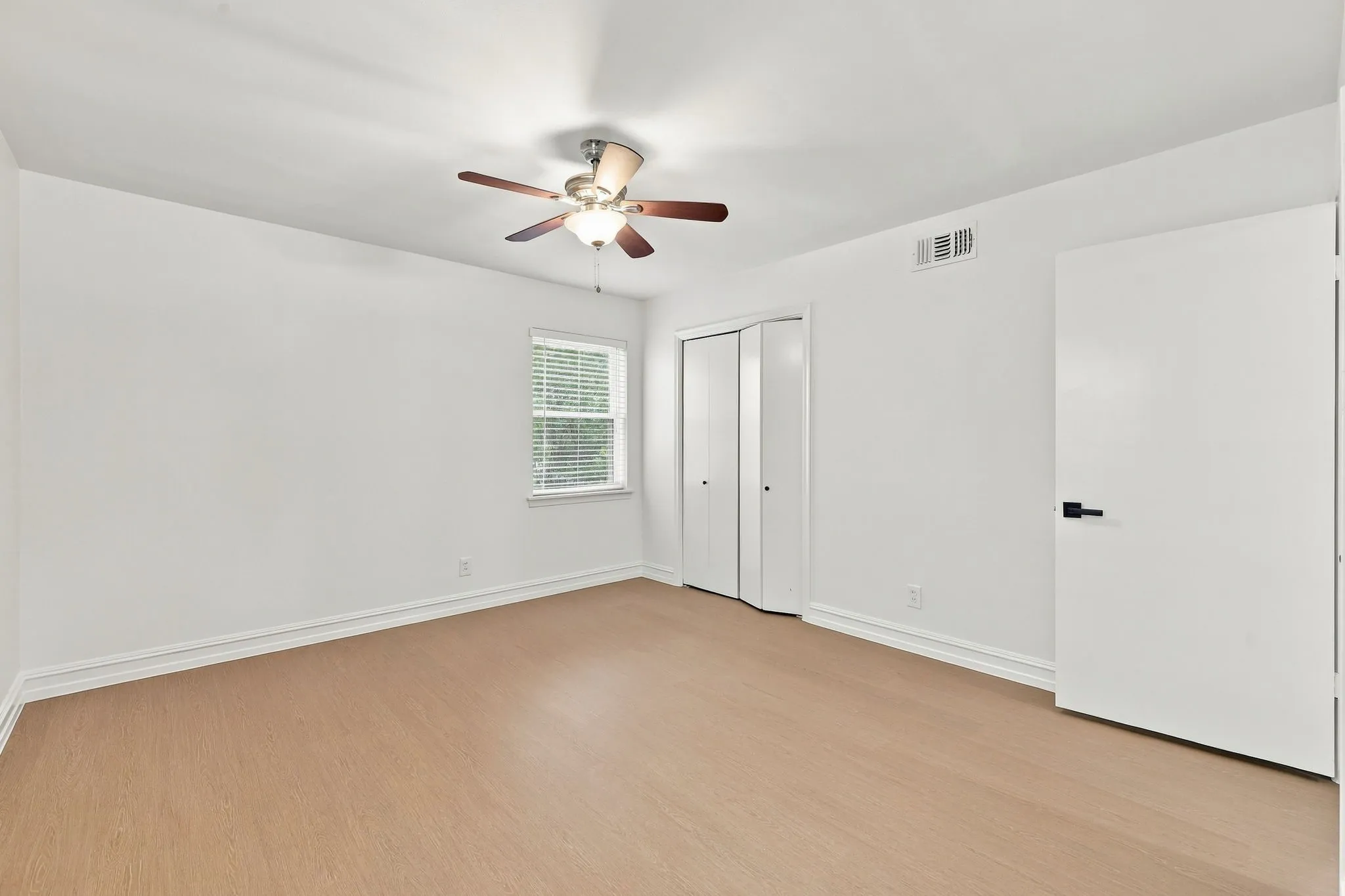 Single Family Residence For Sale in Dallas County , 11715 Rogue Way, Dallas, Texas 75218, 3 Bedroom, 2 Bathroom, 2 Garage spaces, 1,486 Sqft, built in 1960, mls#21398317, Real Estate Agent in Dallas, Homes For Sale in Dallas county, Homes For Sale in Dallas, Realtor in Dallas Texas, Real Estate Brokerage Independent Realty Texas, Luminita Cordes Realtor