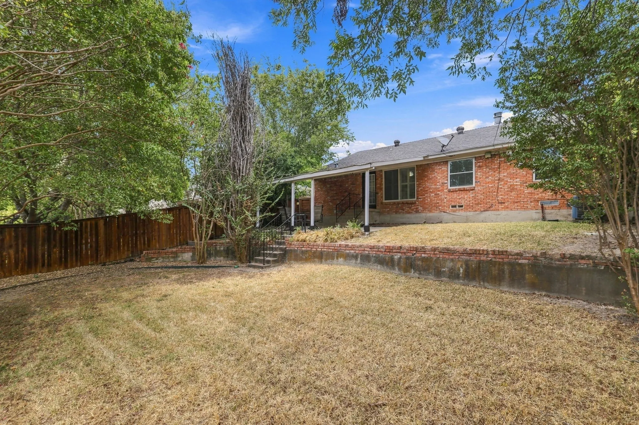 Single Family Residence For Sale in Dallas County , 11715 Rogue Way, Dallas, Texas 75218, 3 Bedroom, 2 Bathroom, 2 Garage spaces, 1,486 Sqft, built in 1960, mls#21398317, Real Estate Agent in Dallas, Homes For Sale in Dallas county, Homes For Sale in Dallas, Realtor in Dallas Texas, Real Estate Brokerage Independent Realty Texas, Luminita Cordes Realtor