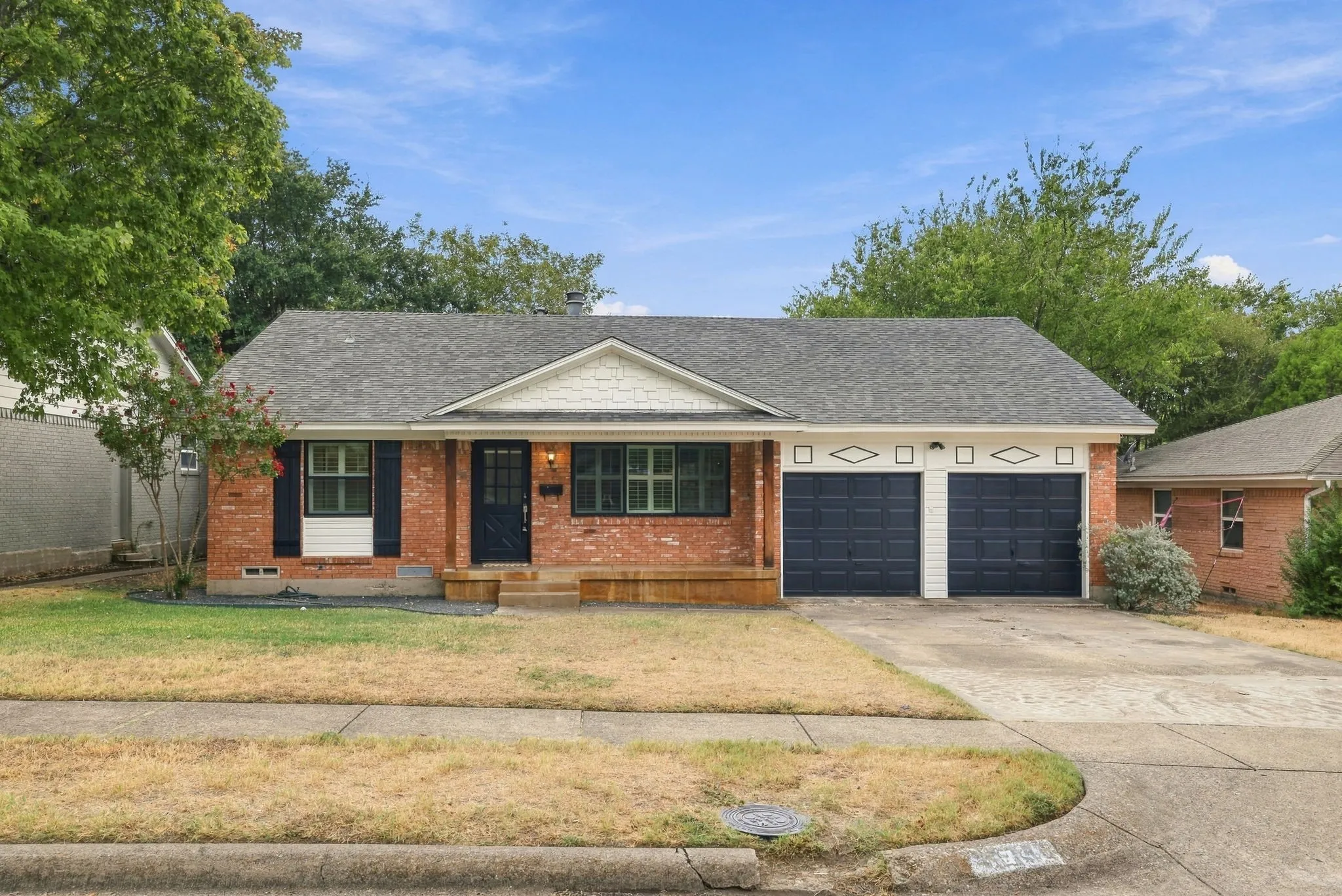 Single Family Residence For Sale in Dallas County , 11715 Rogue Way, Dallas, Texas 75218, 3 Bedroom, 2 Bathroom, 2 Garage spaces, 1,486 Sqft, built in 1960, mls#21398317, Real Estate Agent in Dallas, Homes For Sale in Dallas county, Homes For Sale in Dallas, Realtor in Dallas Texas, Real Estate Brokerage Independent Realty Texas, Luminita Cordes Realtor